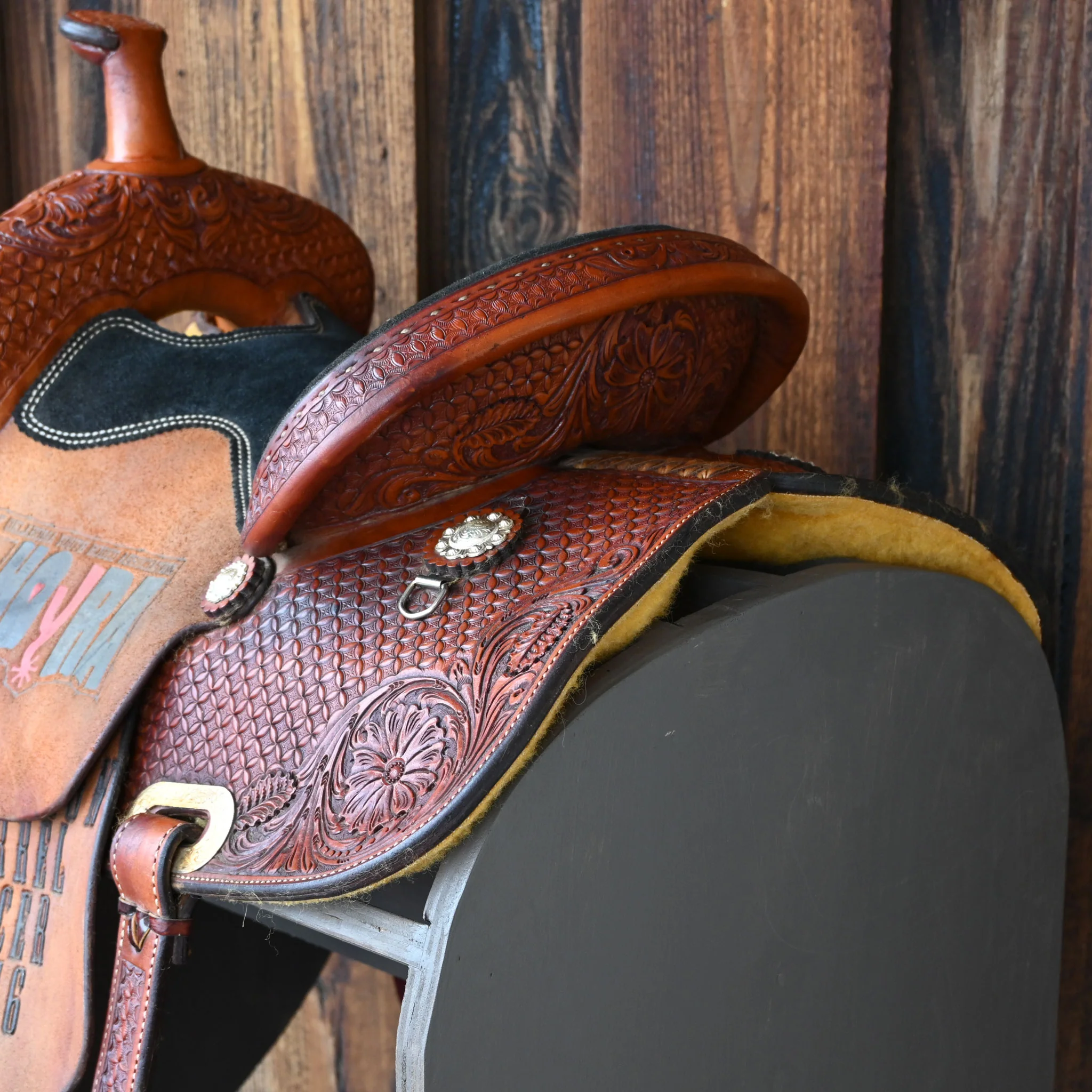12" USED OXBOW BARREL SADDLE - Image 3