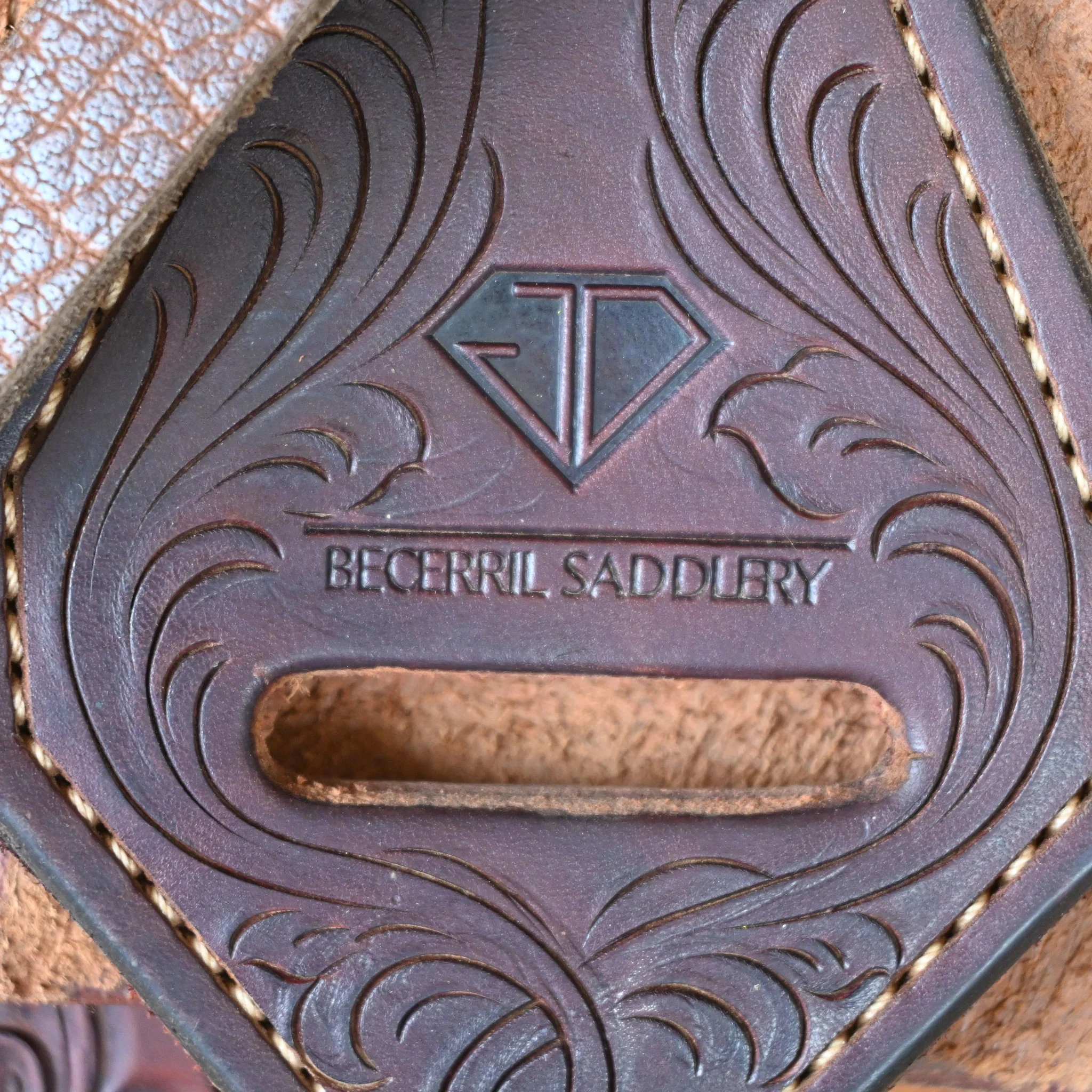 13.5" USED BECERRIL BARREL SADDLE - Image 4