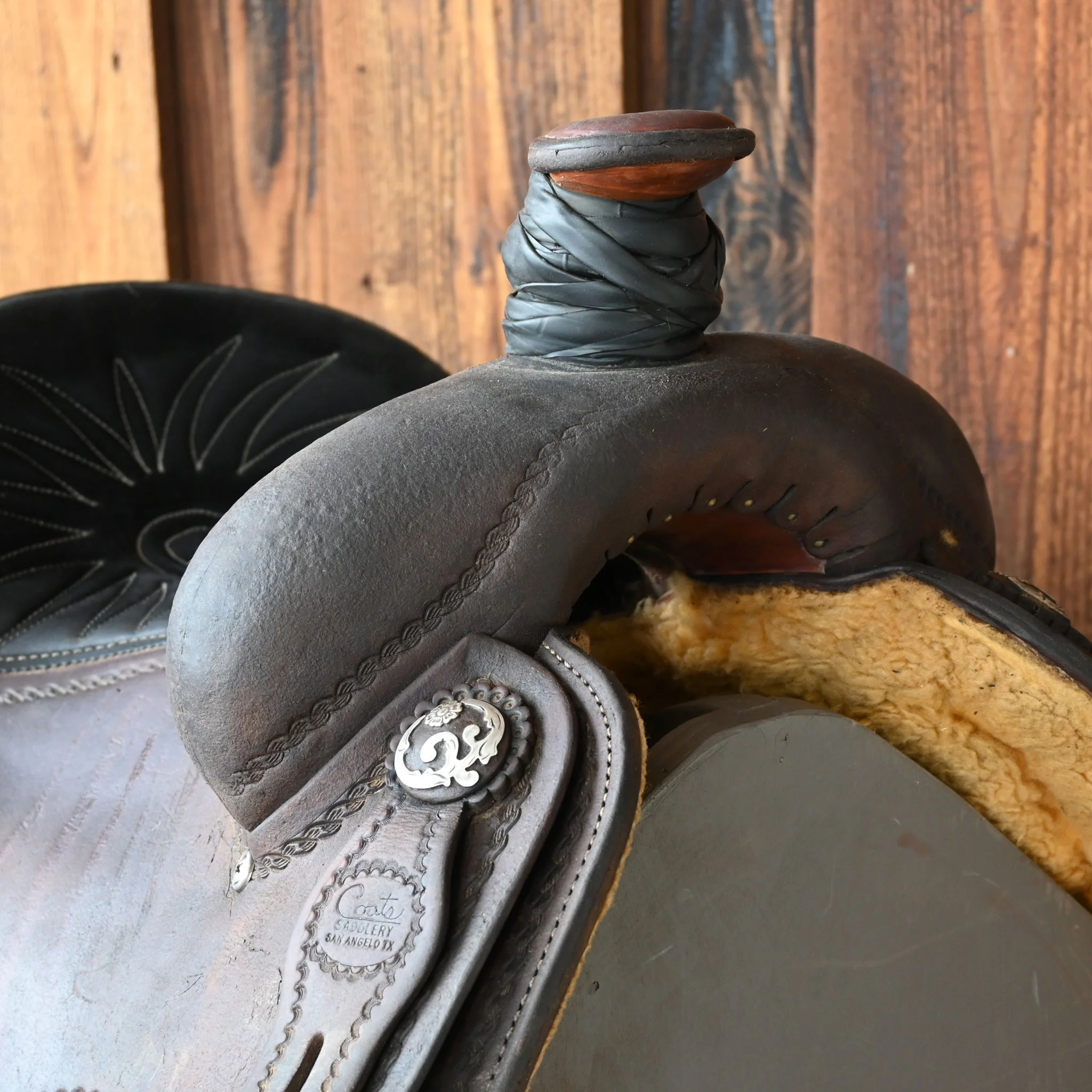 13.5" USED COATS TEAM ROPING SADDLE - Image 2