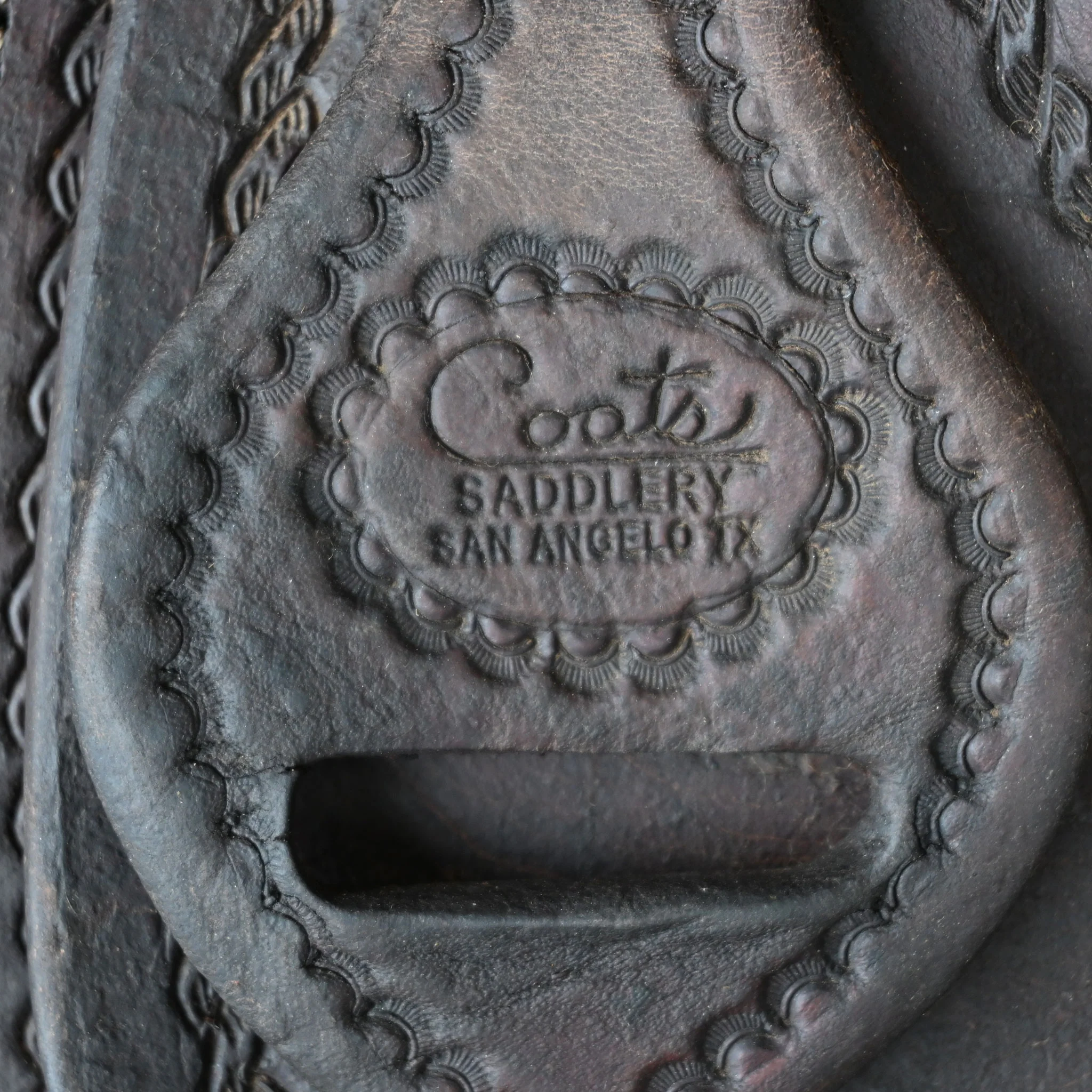 13.5" USED COATS TEAM ROPING SADDLE - Image 4