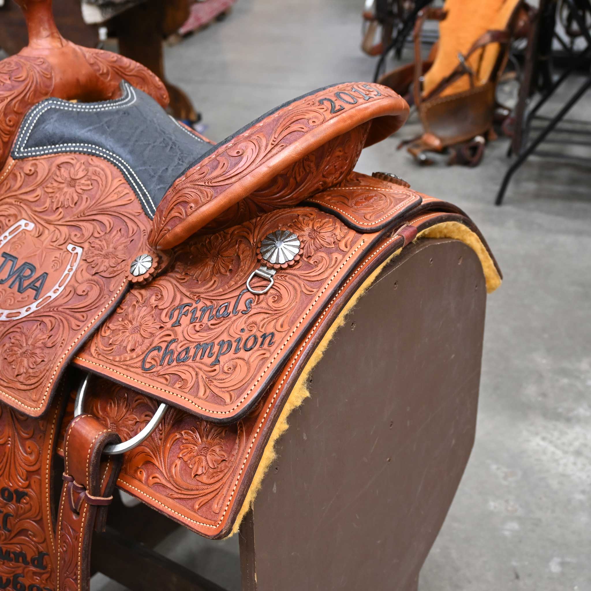 13.5" USED COWBOY CLASSIC ALL AROUND SADDLE - Image 3
