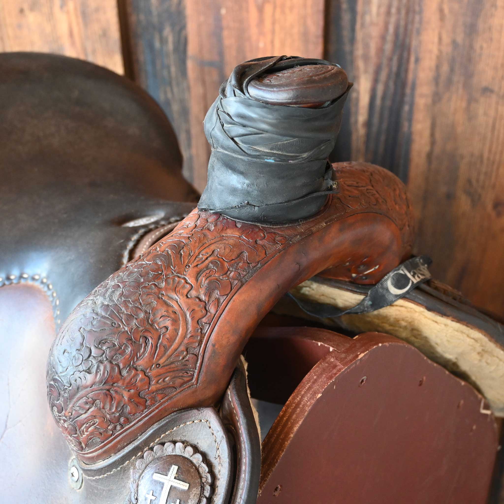 13.5" USED TROPHY TACK TEAM ROPING SADDLE - Image 2