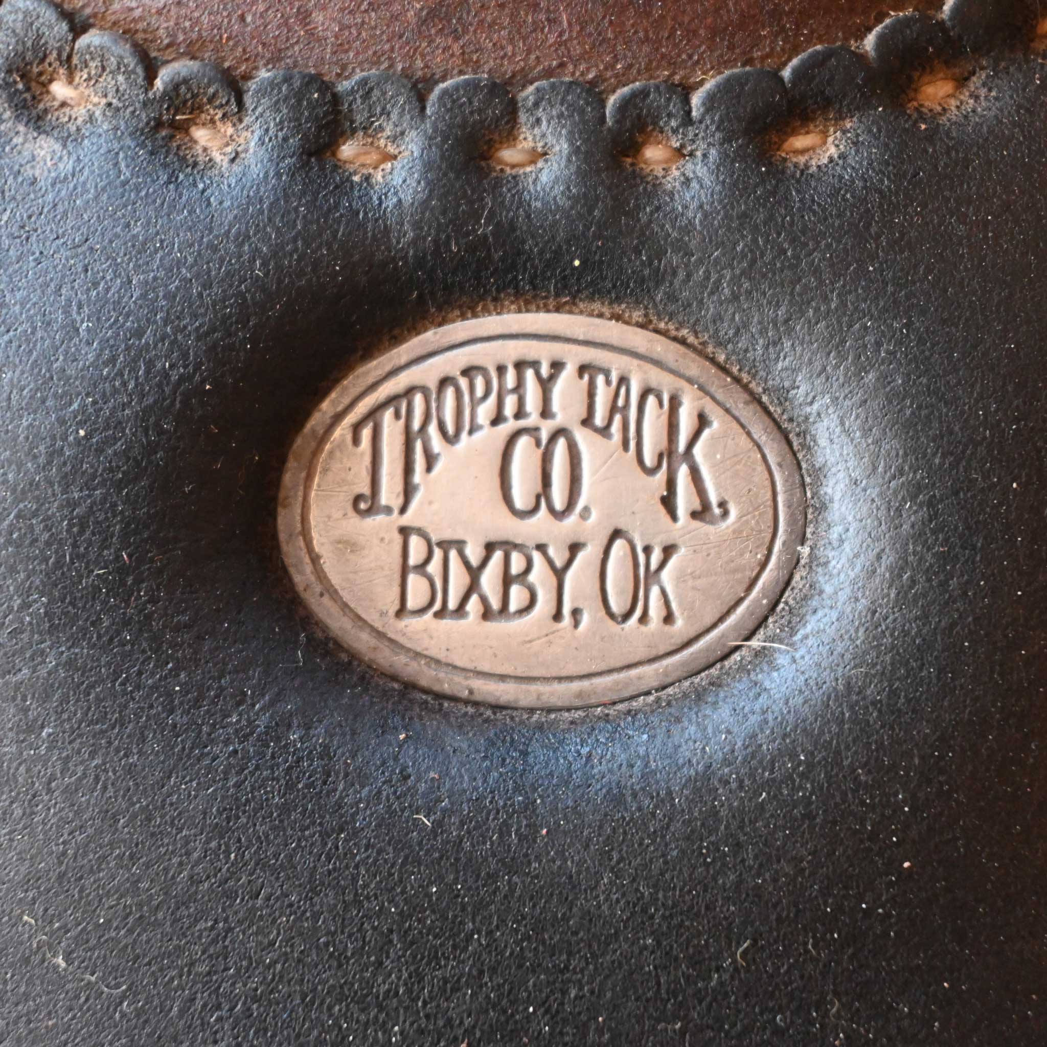 13.5" USED TROPHY TACK TEAM ROPING SADDLE - Image 4