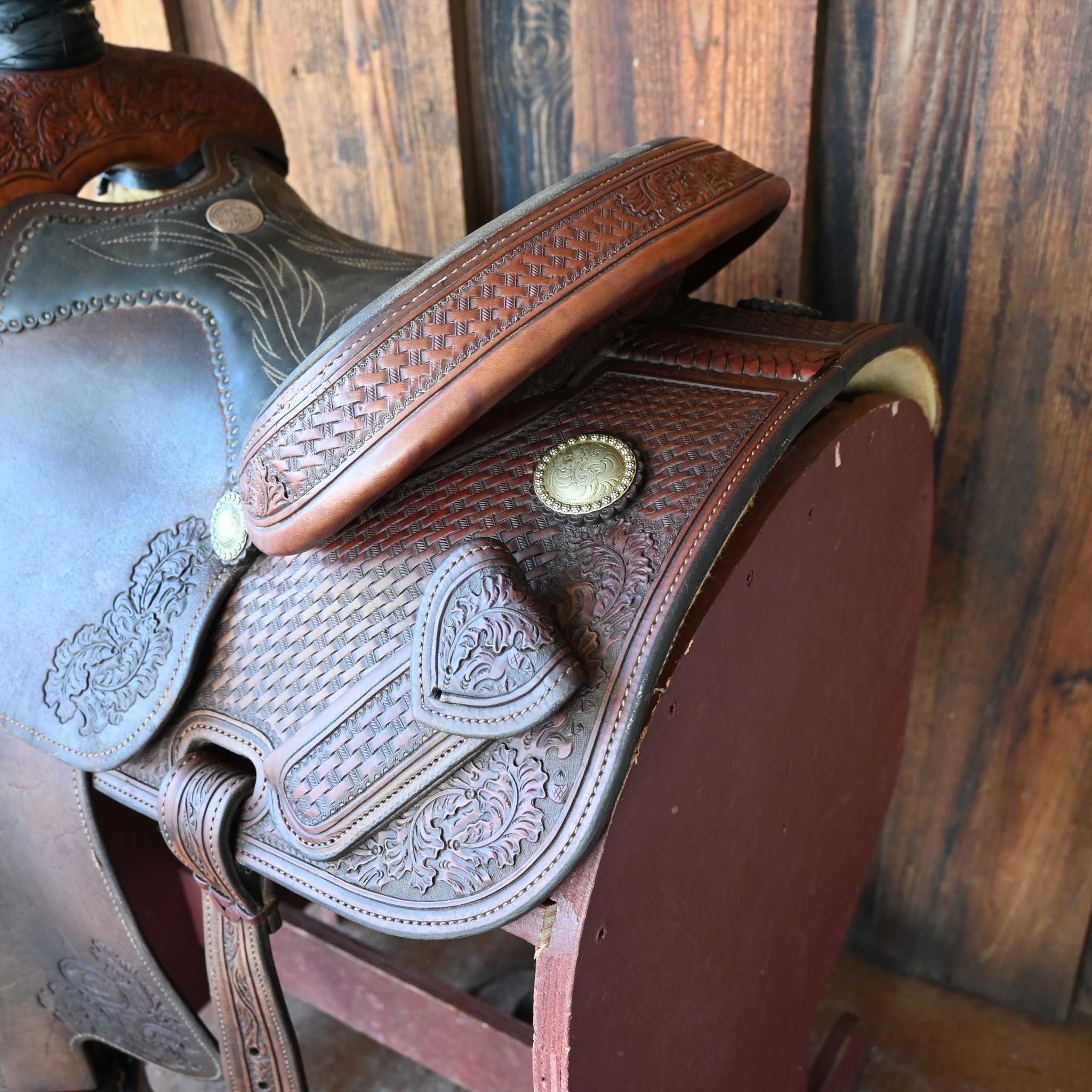 13.5" USED TROPHY TACK TEAM ROPING SADDLE - Image 3