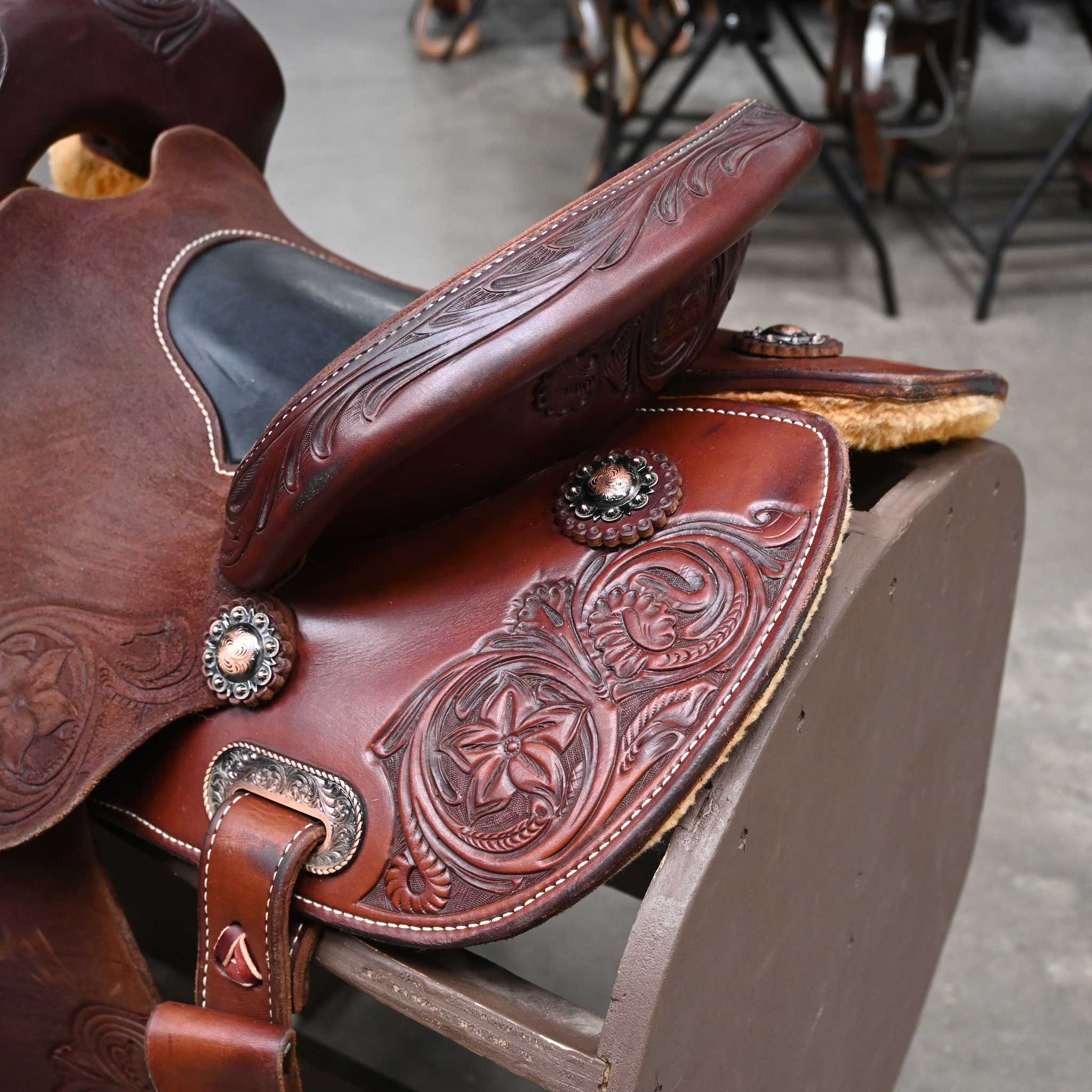 13" USED BURNS BARREL SADDLE - Image 3