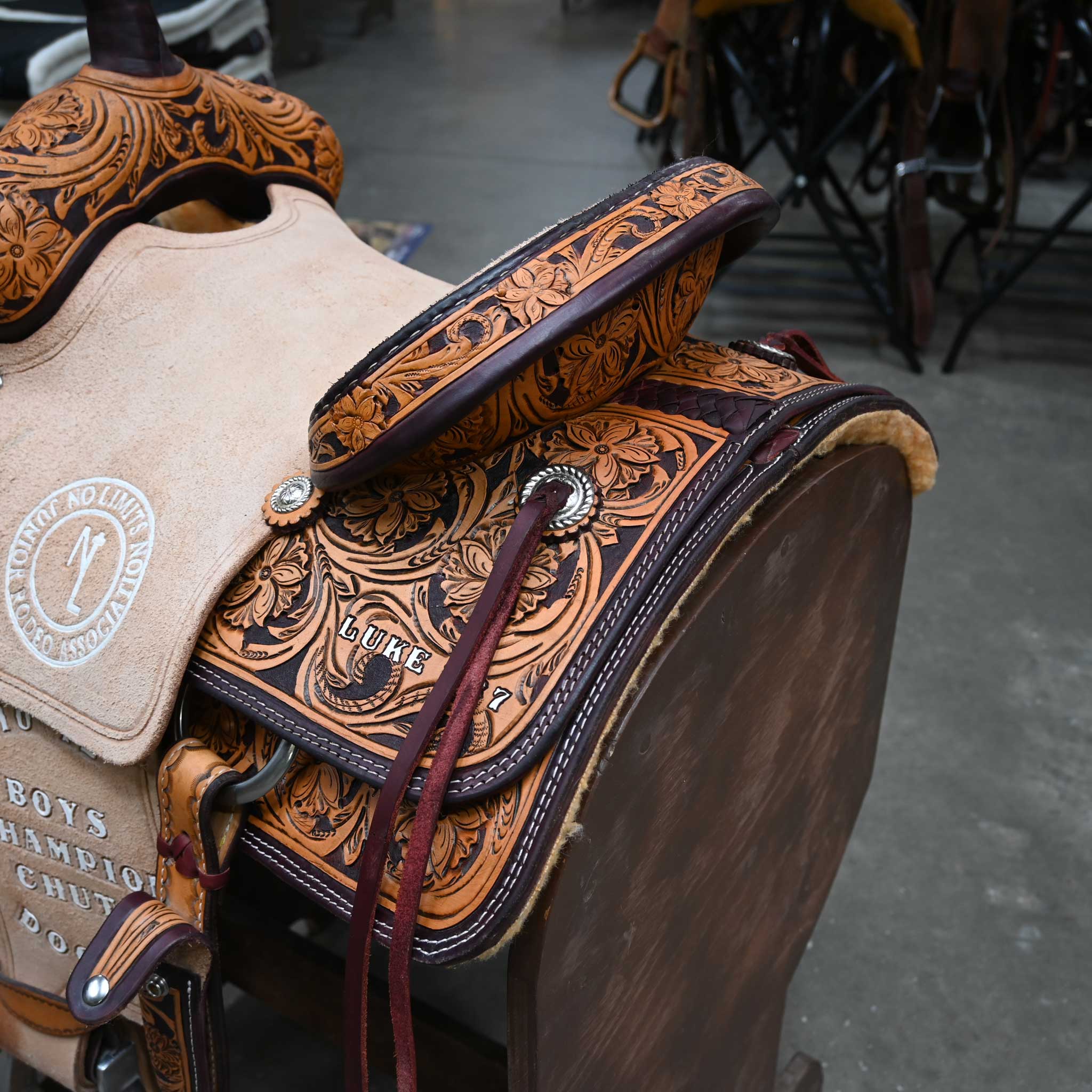 13" USED CORRIENTE TEAM ROPING SADDLE - Image 3