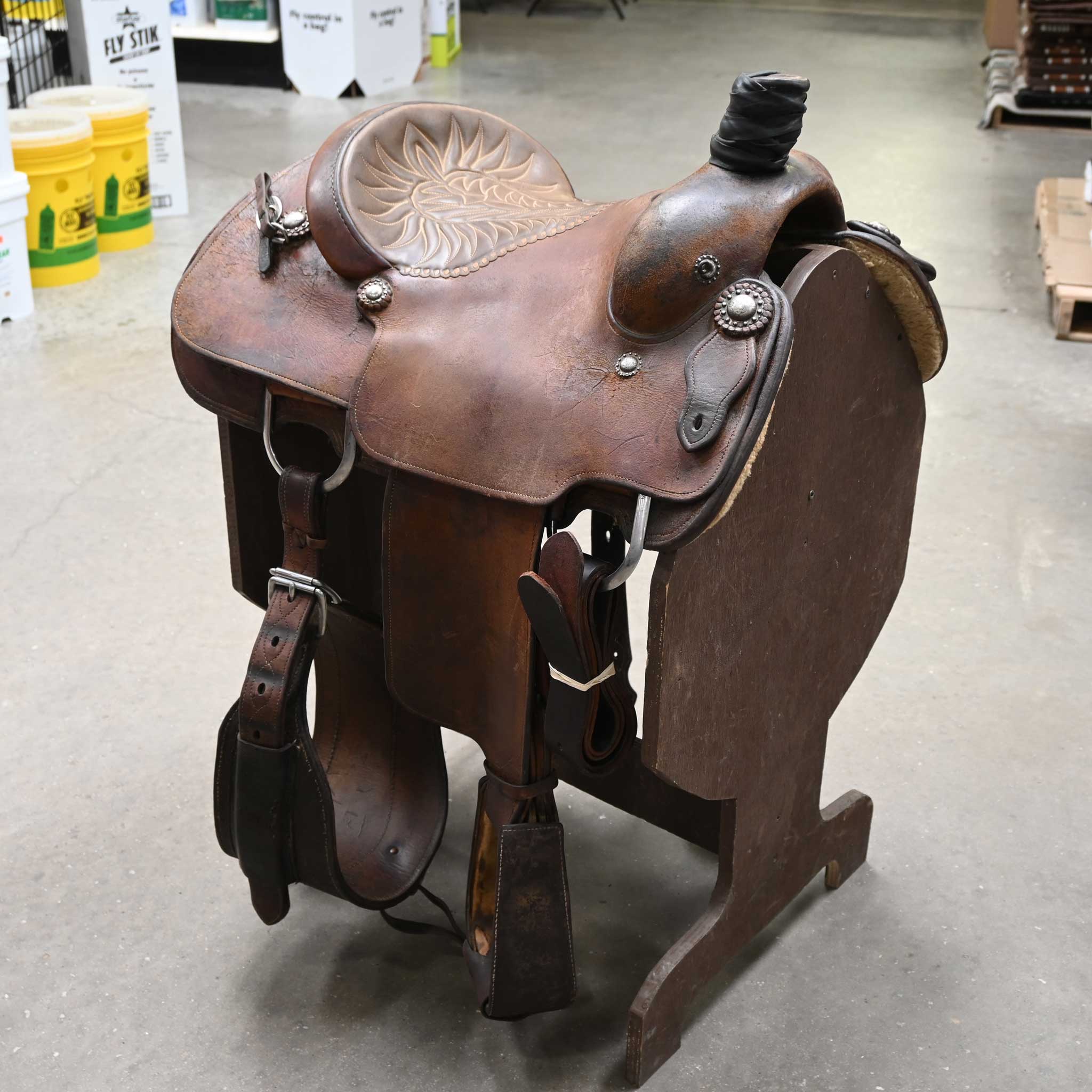 14.5" USED D.W. BARNES CALF ROPING SADDLE