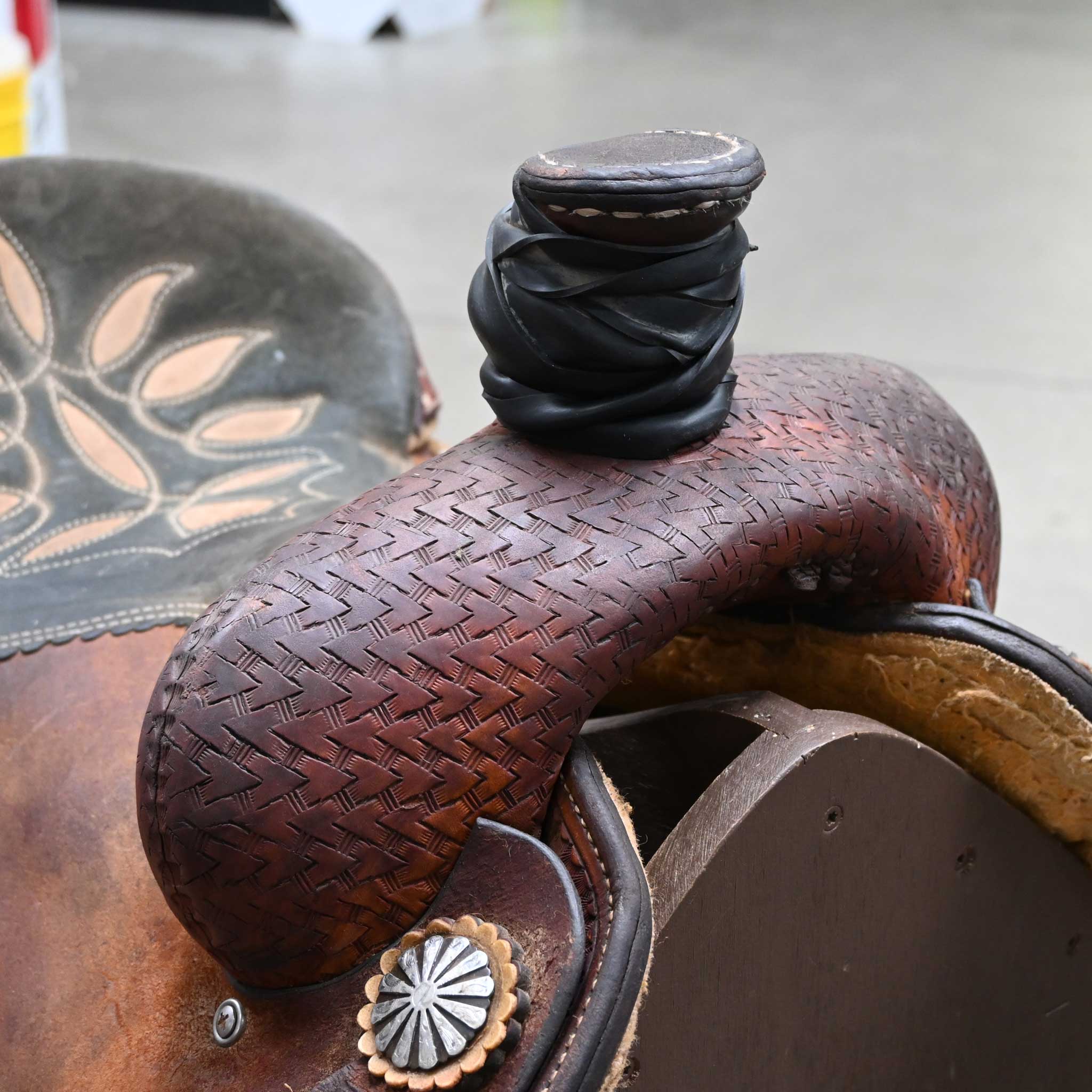 14.5" USED DOUBLE J TEAM ROPING SADDLE - Image 2