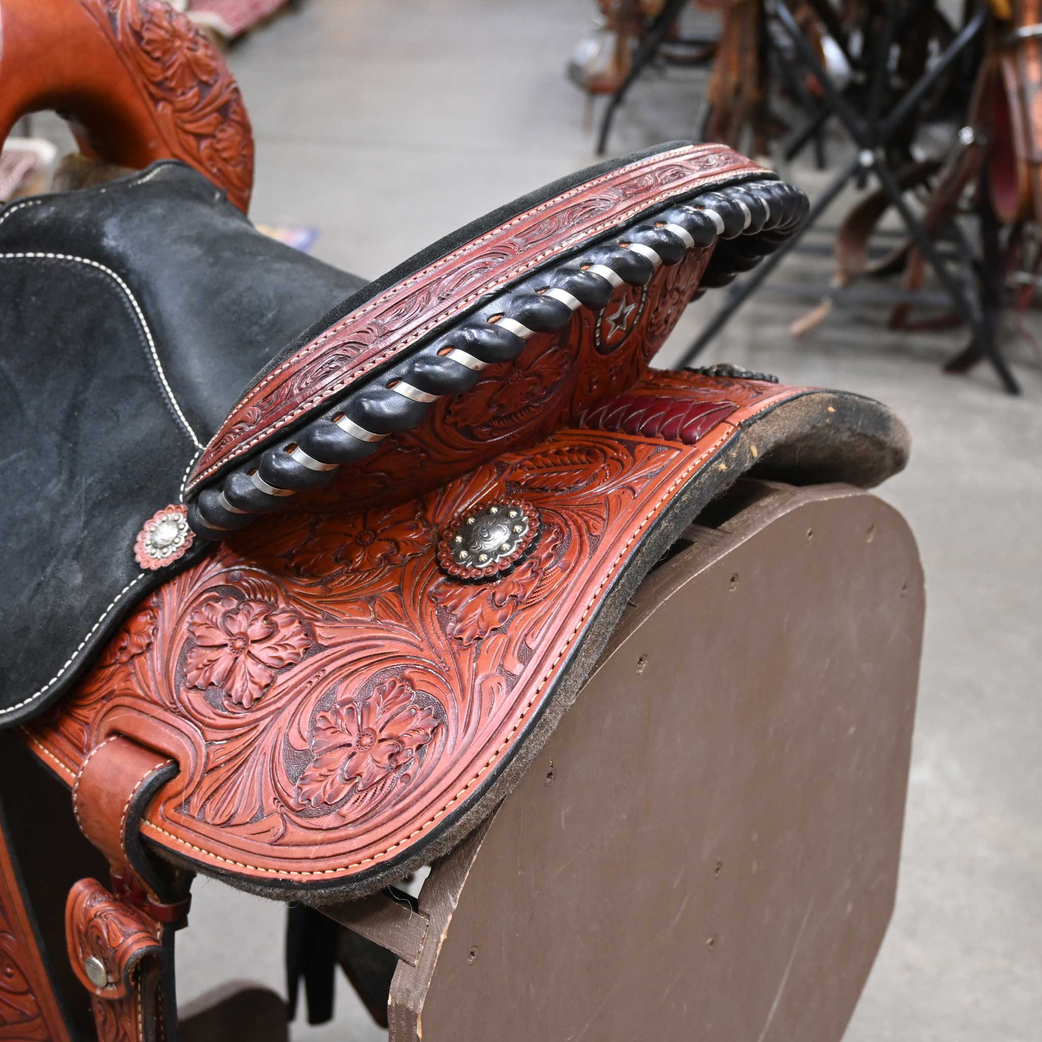 14.5" USED PANTHER CANYON DEBRA SIBLEY BARREL SADDLE - Image 3