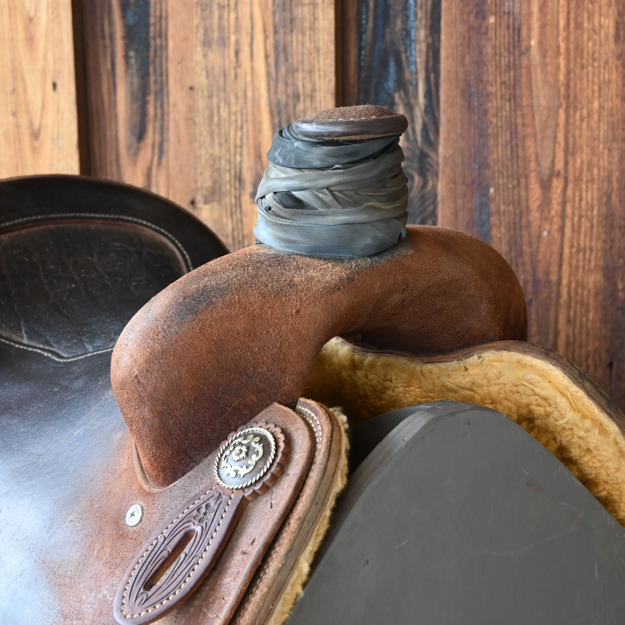 14" USED CACTUS TEAM ROPING SADDLE - Image 2