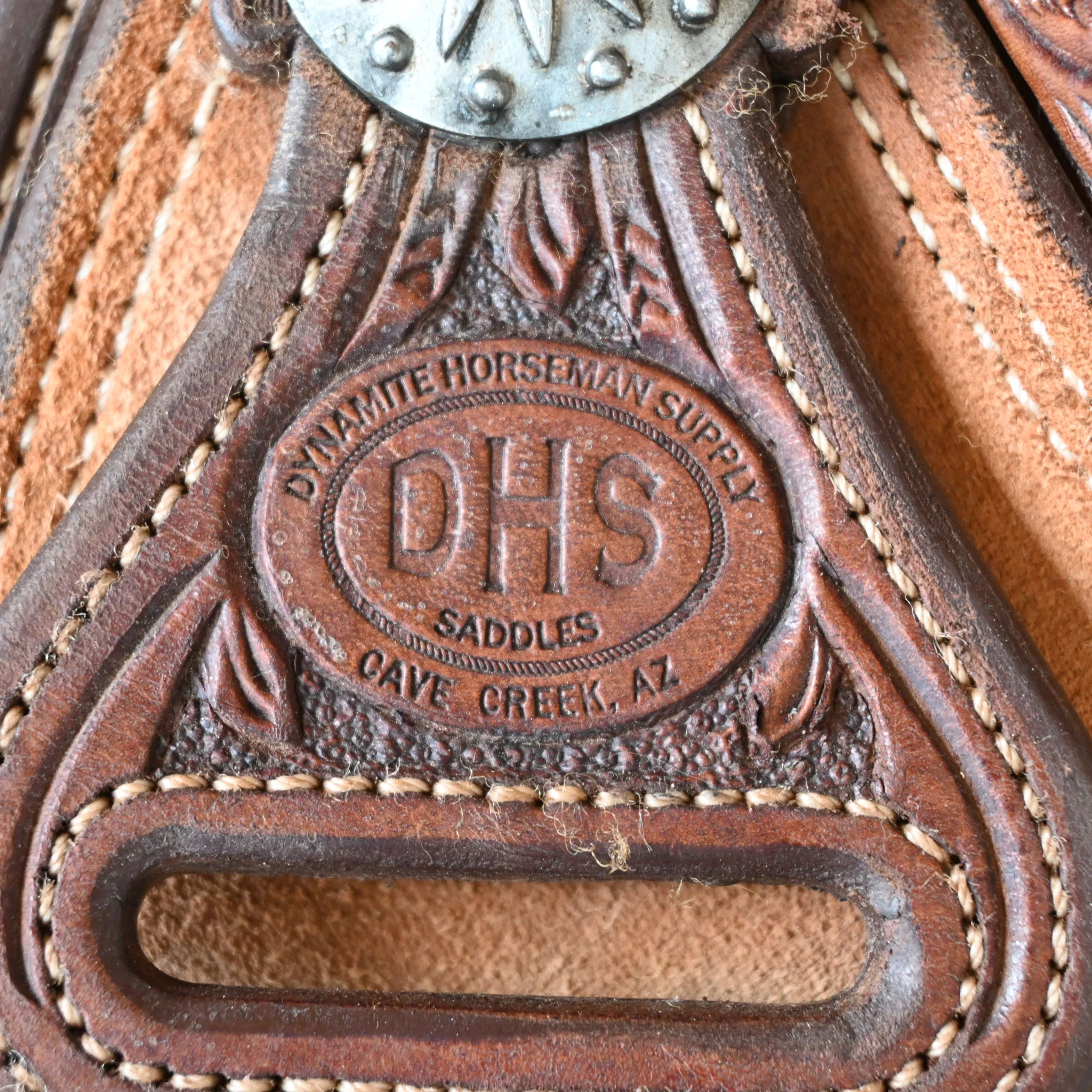 14" USED DHS TEAM ROPING SADDLE - Image 4