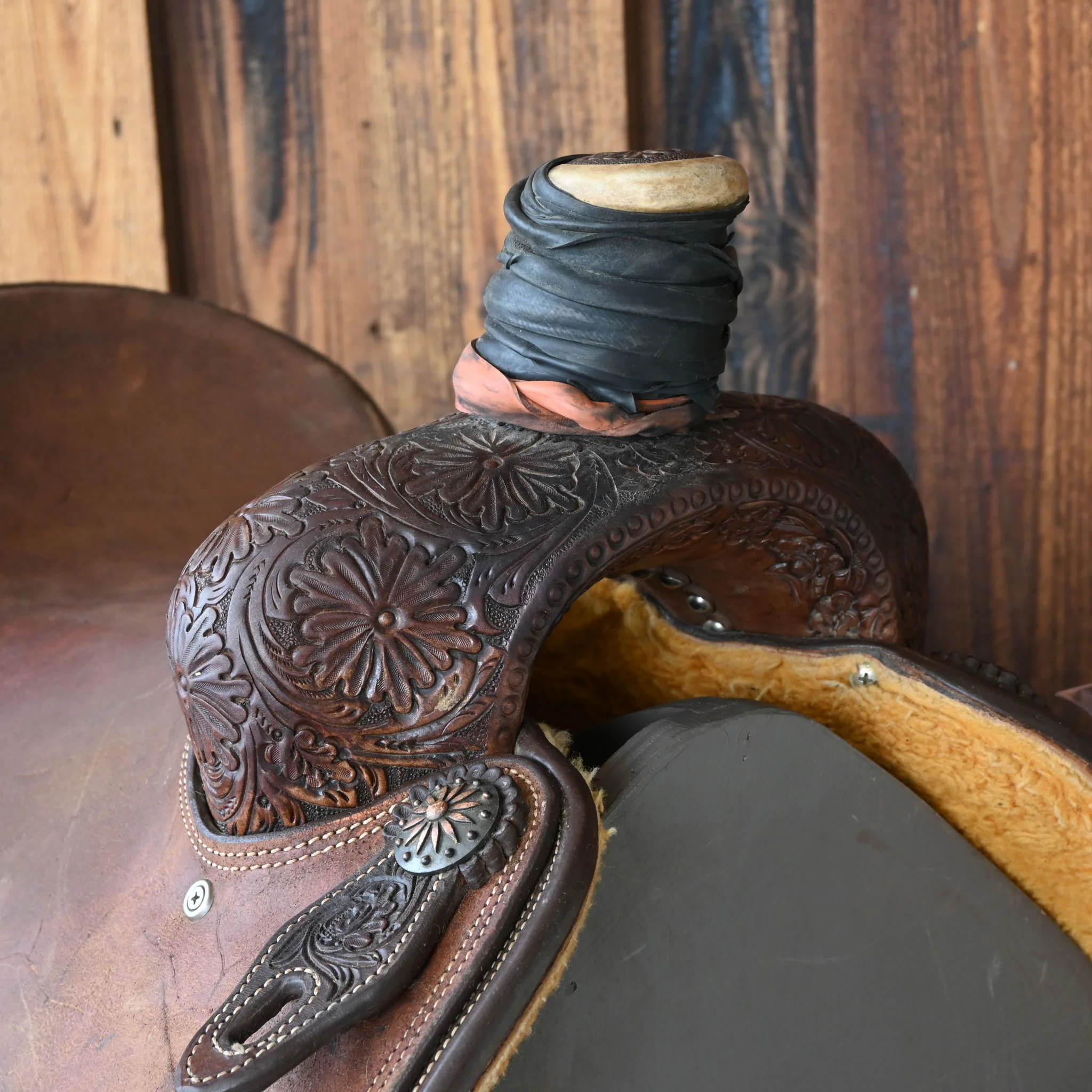 15" USED DHS TEAM ROPING SADDLE - Image 2