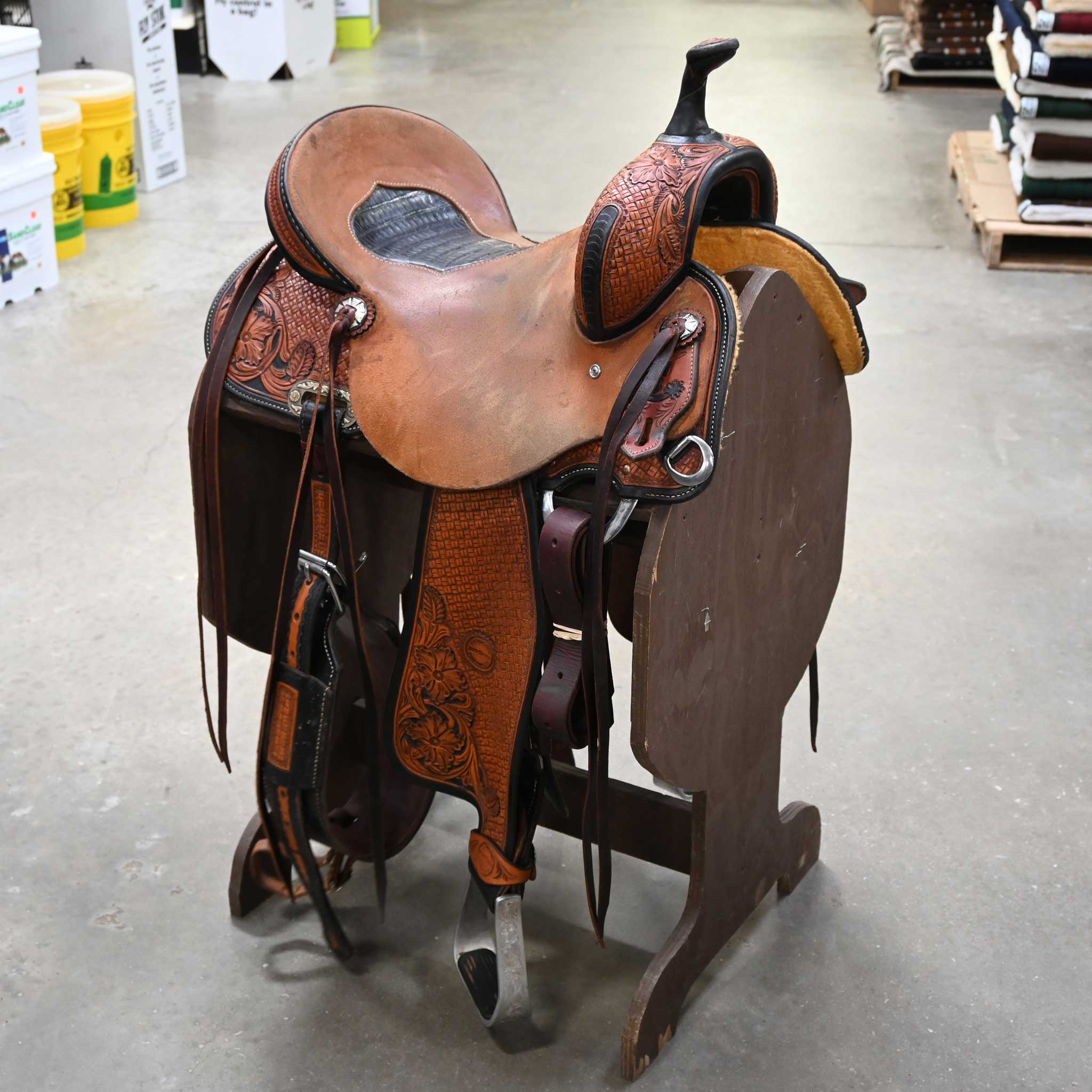 15" USED JEFF SMITH C3 BARREL SADDLE