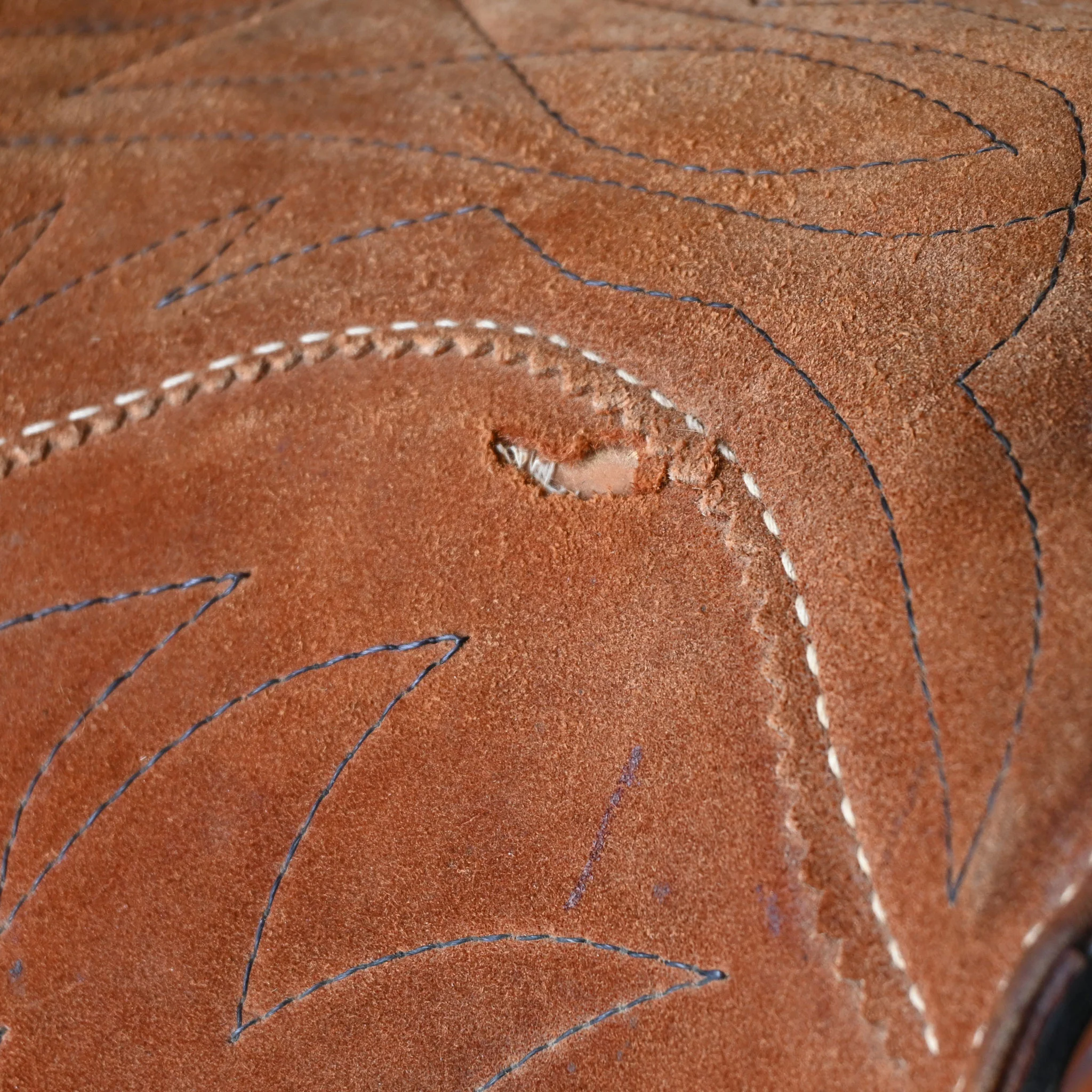 15" USED RED RANGER BARREL SADDLE - Image 3