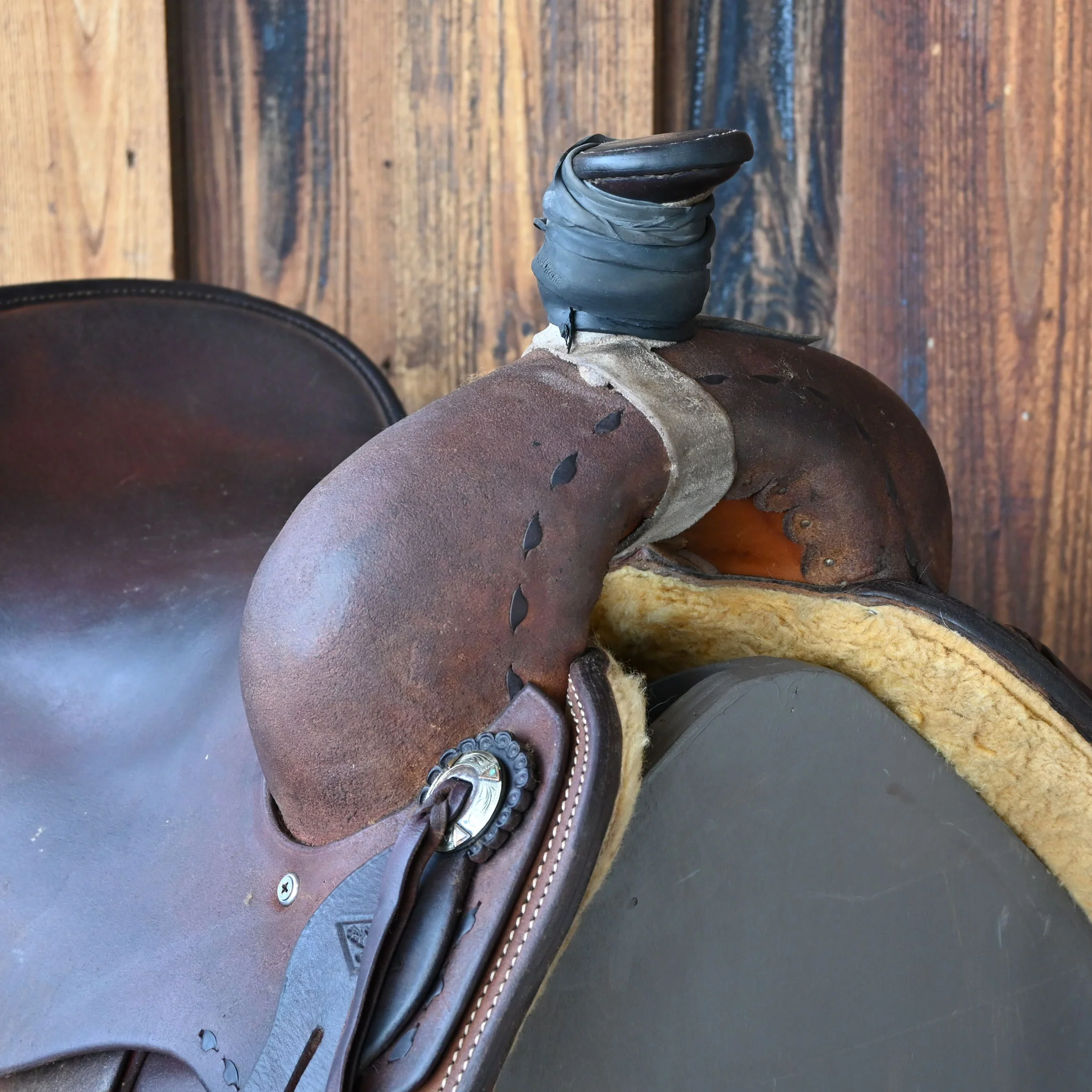 16.5" USED TM LEATHER RANCH SADDLE - Image 2