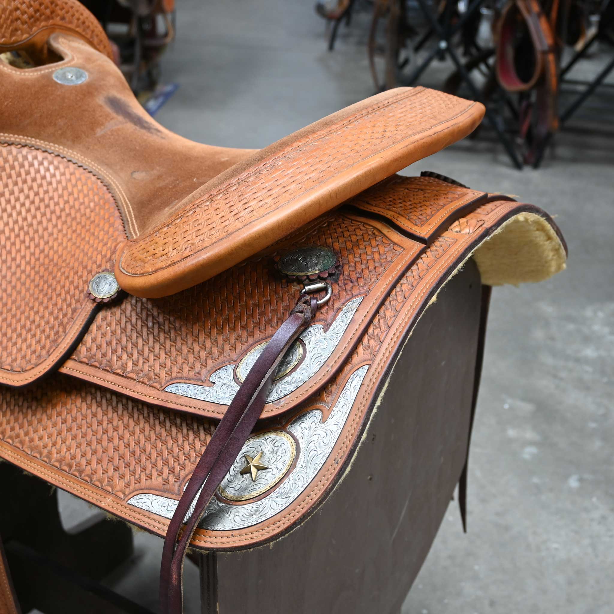 16" USED CHAMPION TURF SHOW SADDLE - Image 3