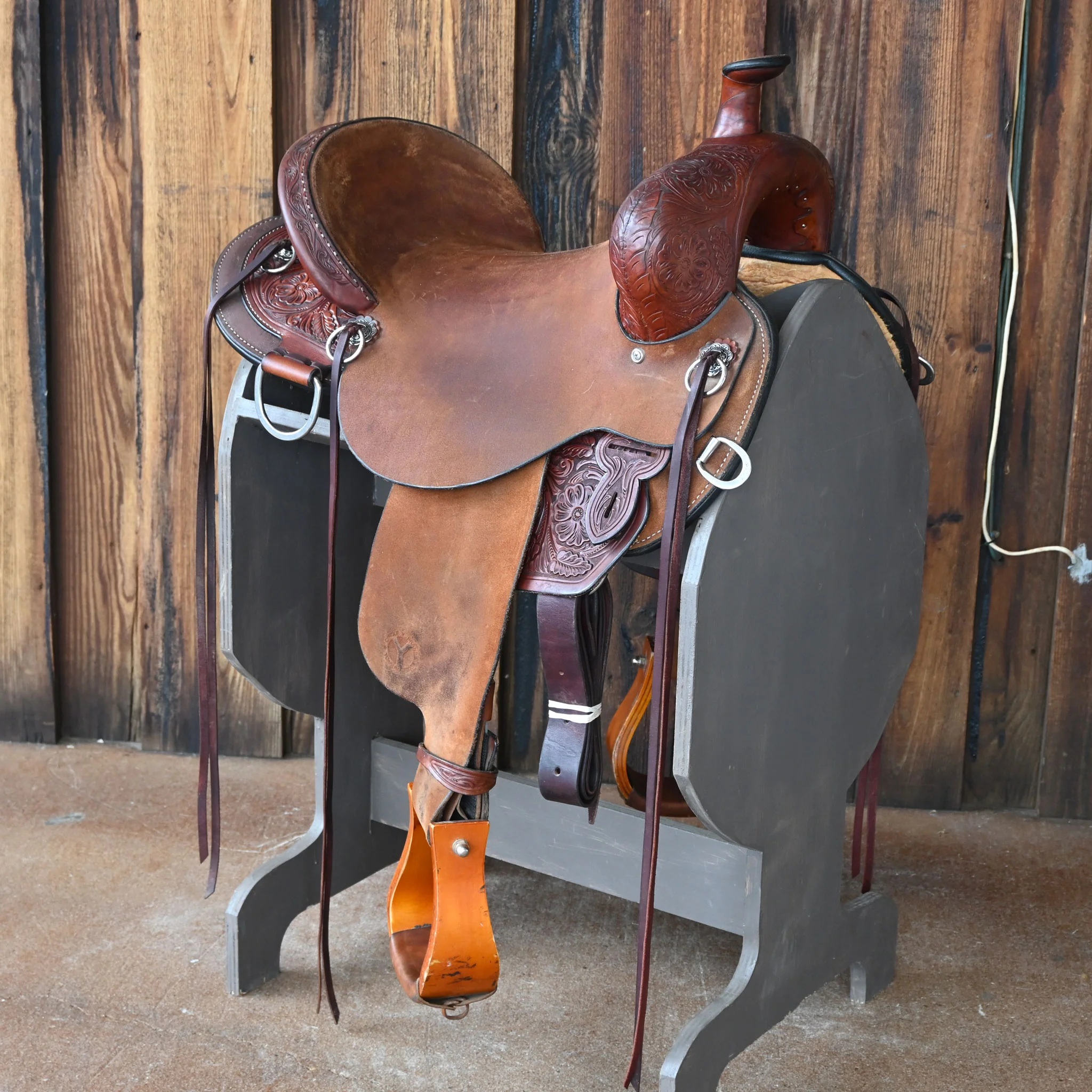 16" USED CIRCLE Y TRAIL SADDLE