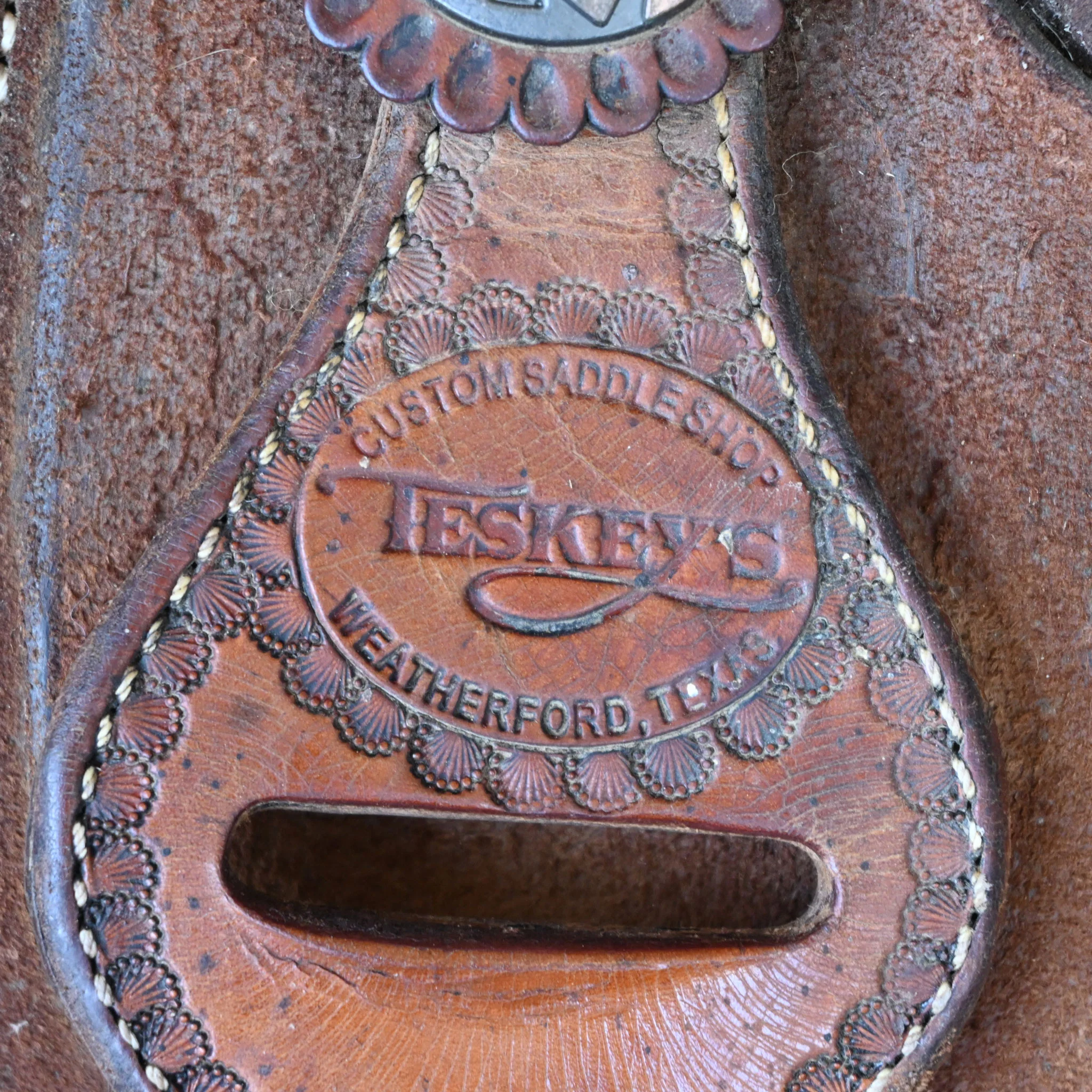 16" USED TESKEY'S TEAM ROPING SADDLE - Image 4