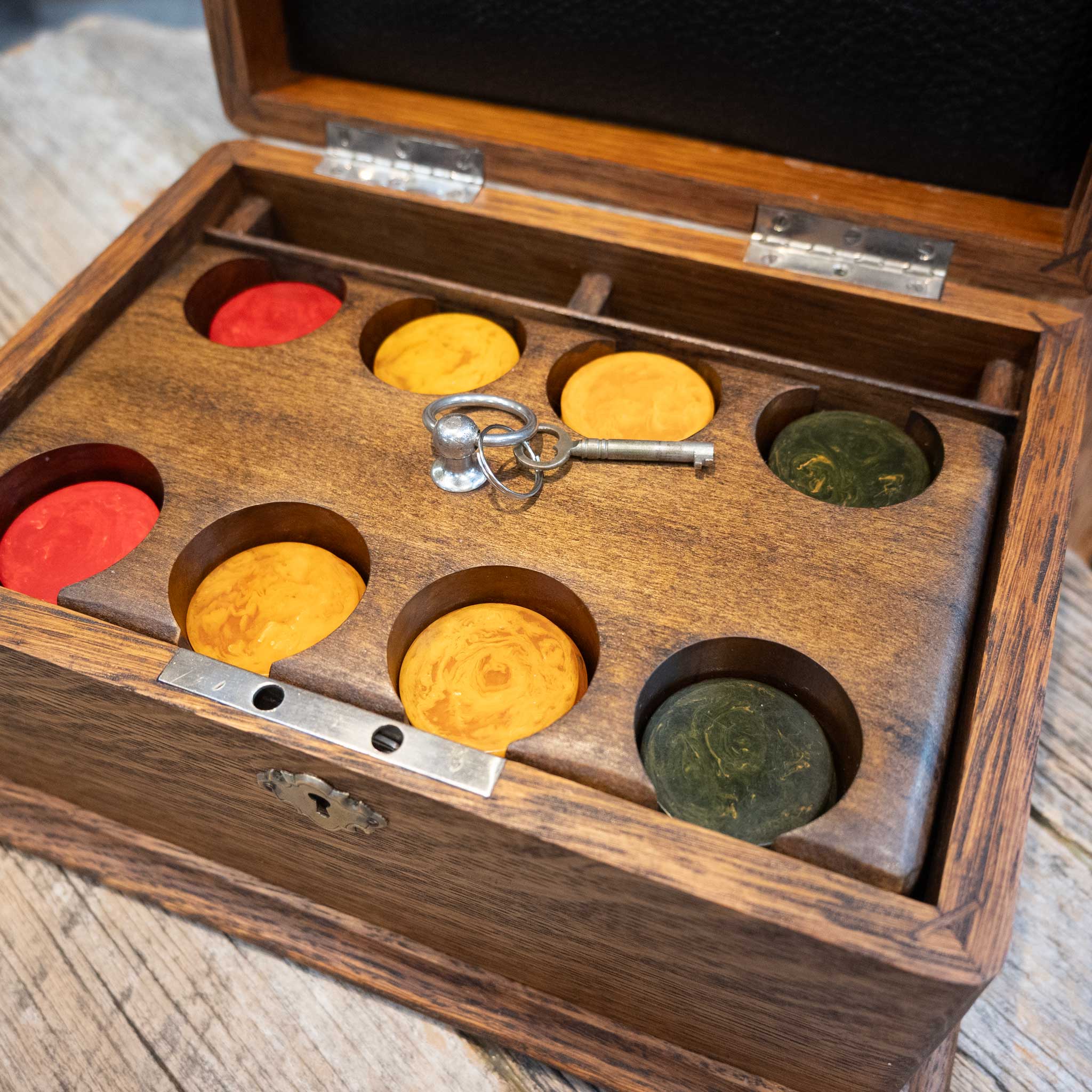 1940’s Tiger Oak Box Poker Set - Image 2