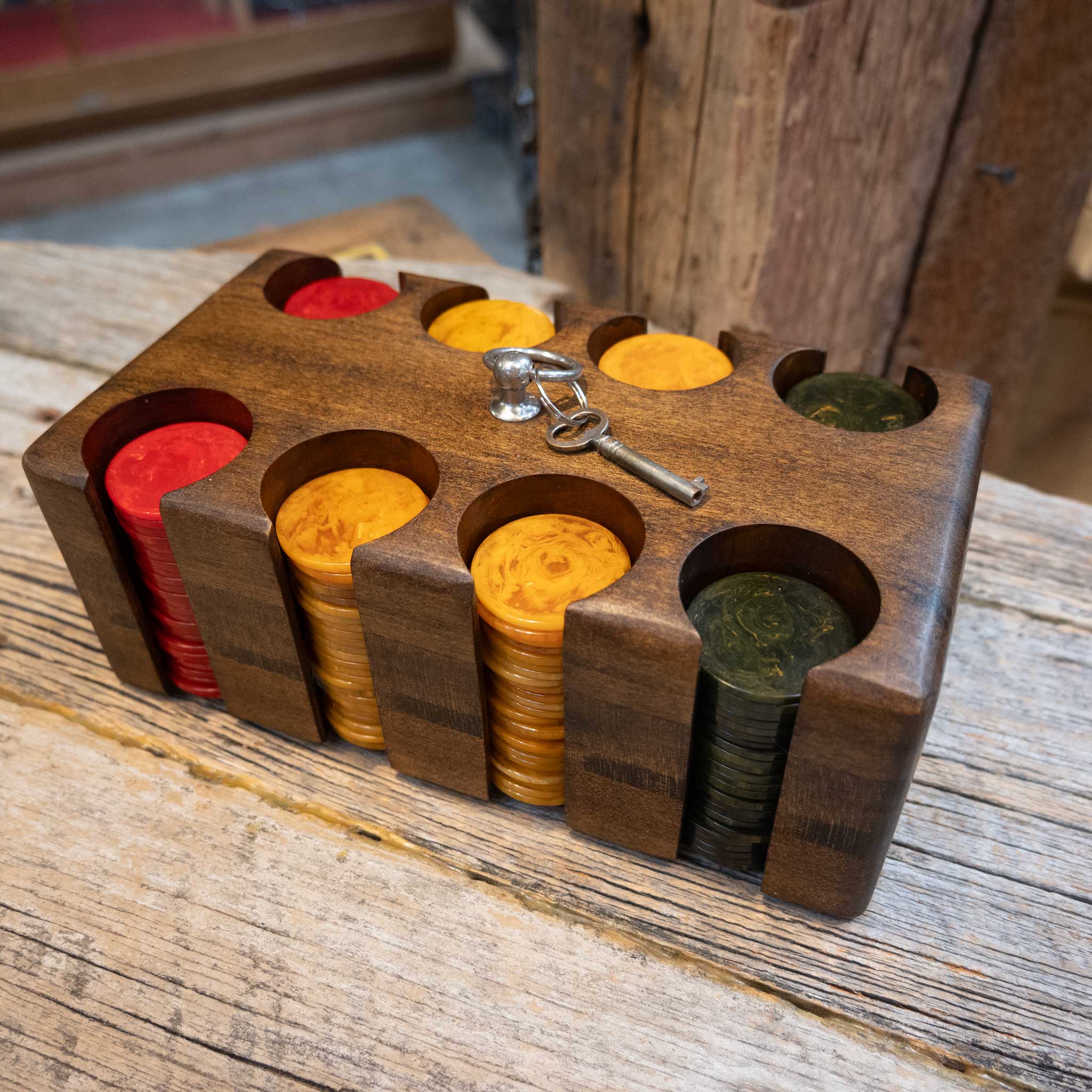 1940’s Tiger Oak Box Poker Set - Image 4