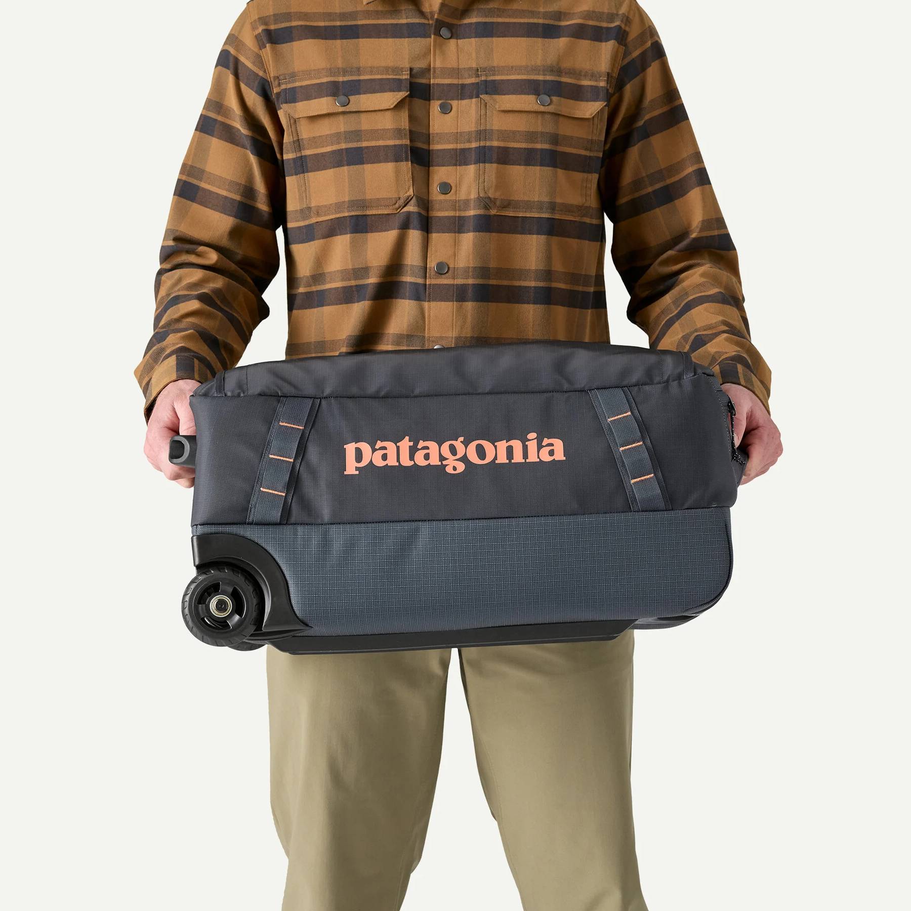 Patagonia 40L Black Hole Wheeled Duffle Bag - Smolder Blue w/Amanita Red - Image 4