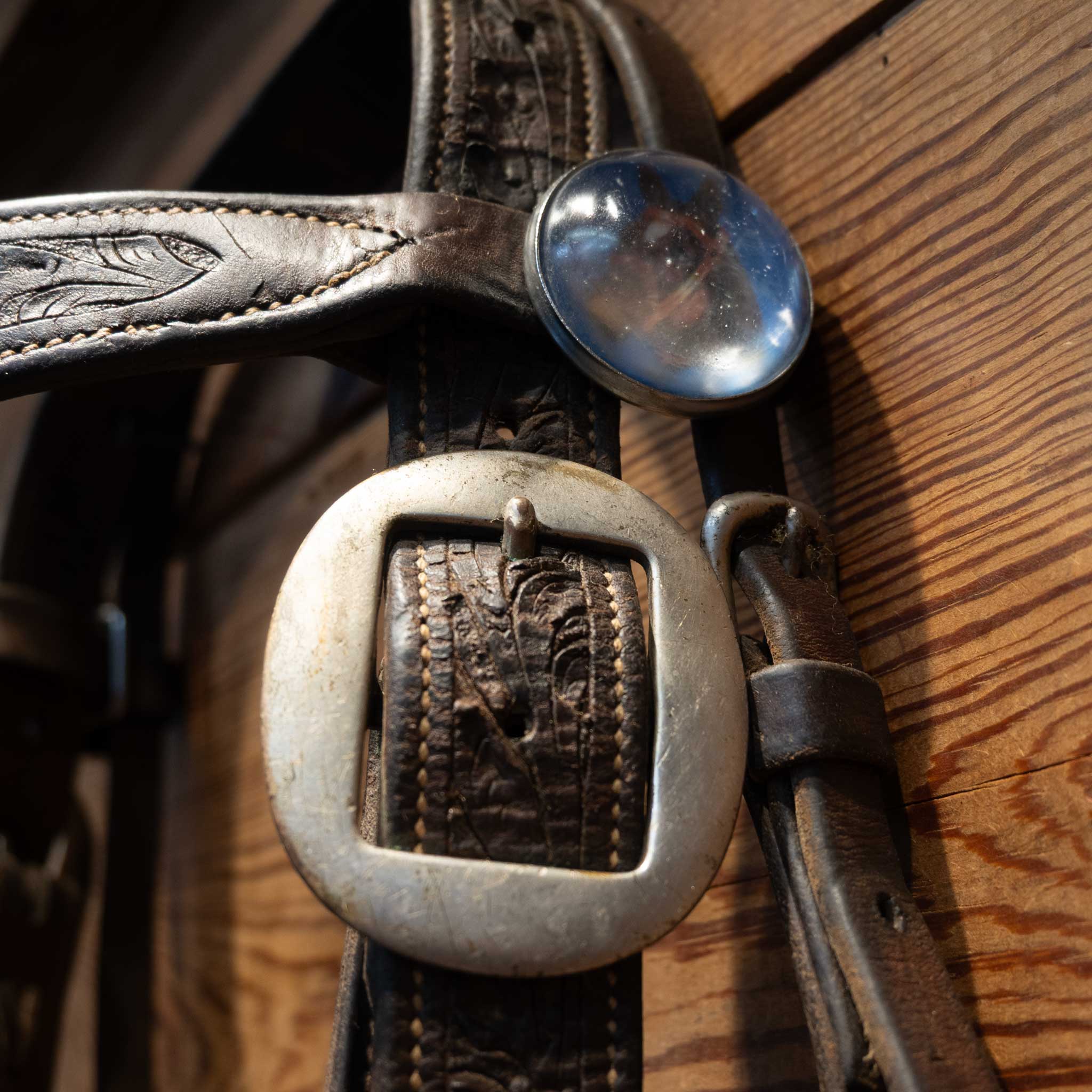 Vintage Tooled Bridle Rig w/a Mexican Silver Inlayed Bit & horse button conchos - Image 4