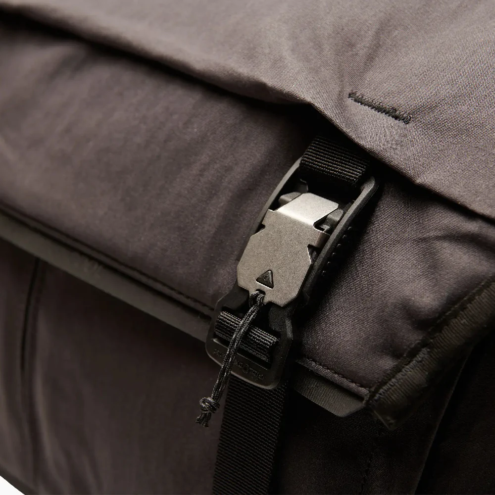 KÜHL Eskape 14 Kanvas Messenger Bag - Image 3