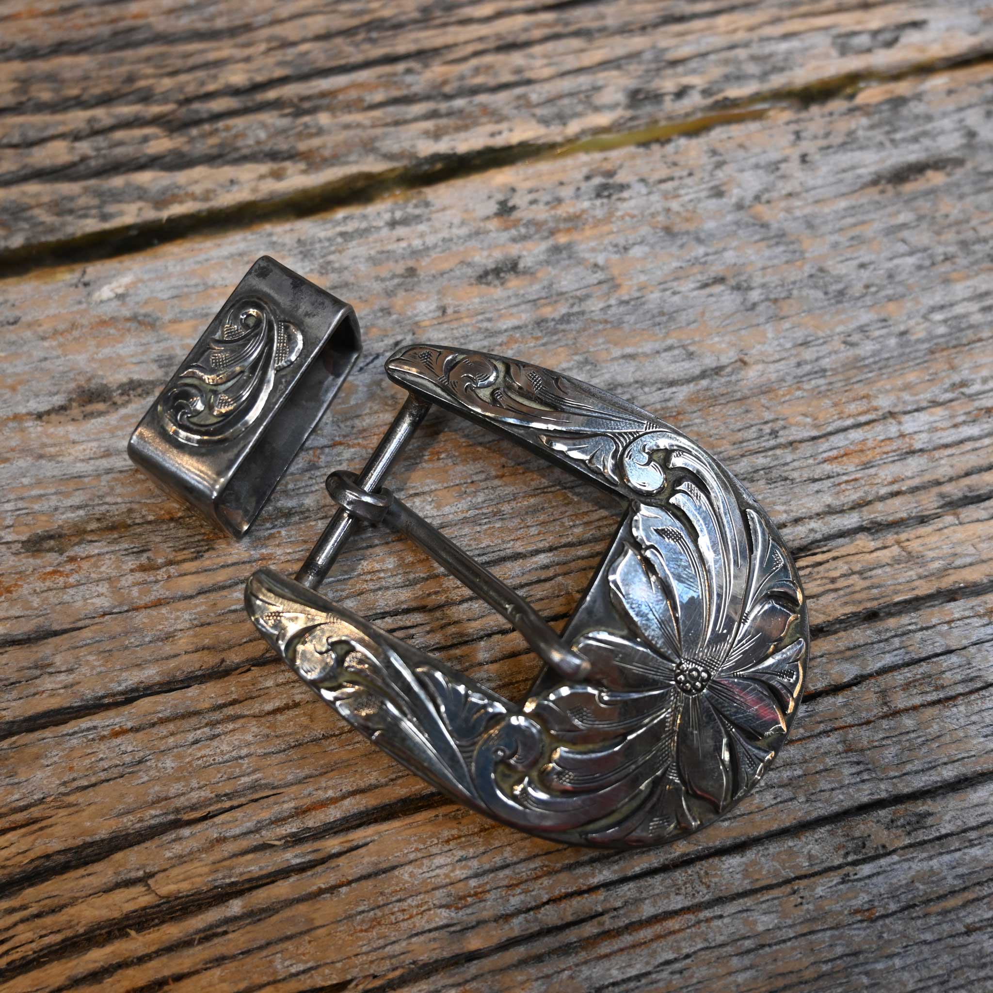 KOENIG 2 Pc. Silver Mounted Floral Buckle