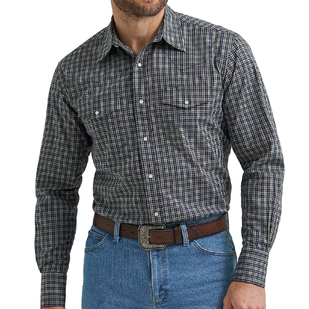 Wrangler Men's Classic Fit Plaid Pearl Snap Western Shirt