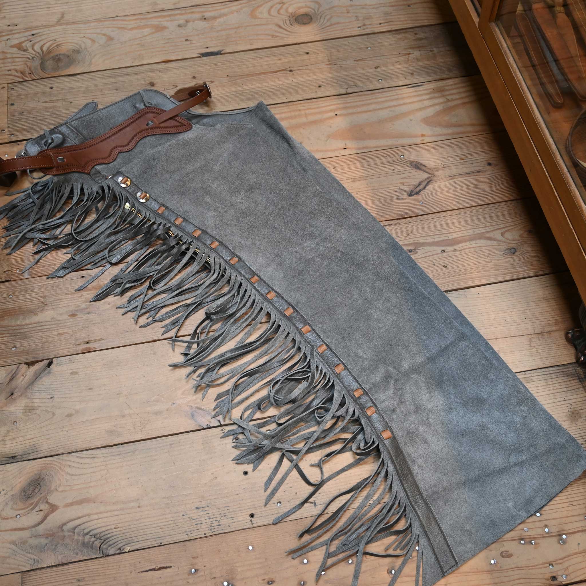 Teskey's Large Gray Roughout Shotgun Chaps 2172 - Image 4