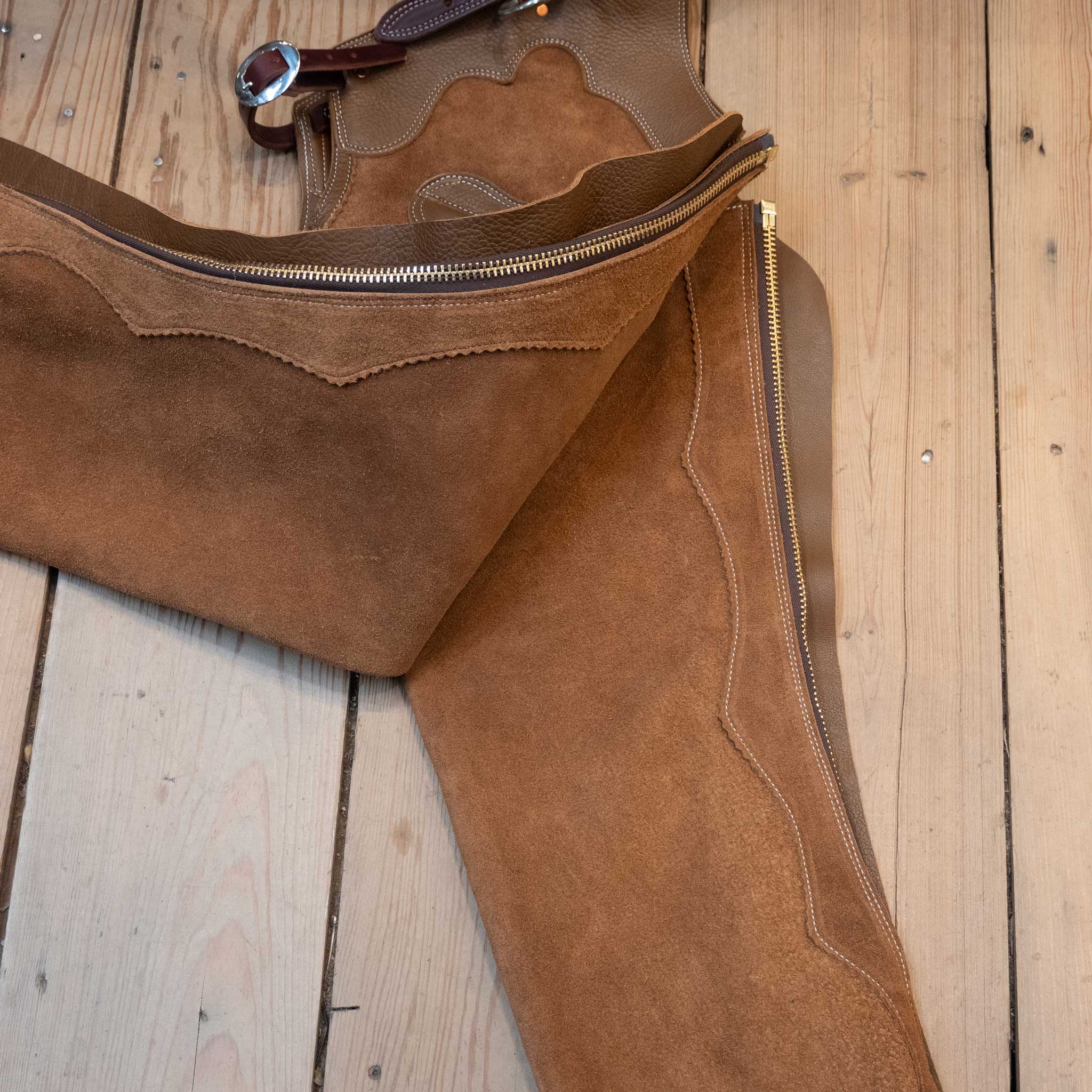 Teskey's Small Roughout Shotgun Chaps - Image 3
