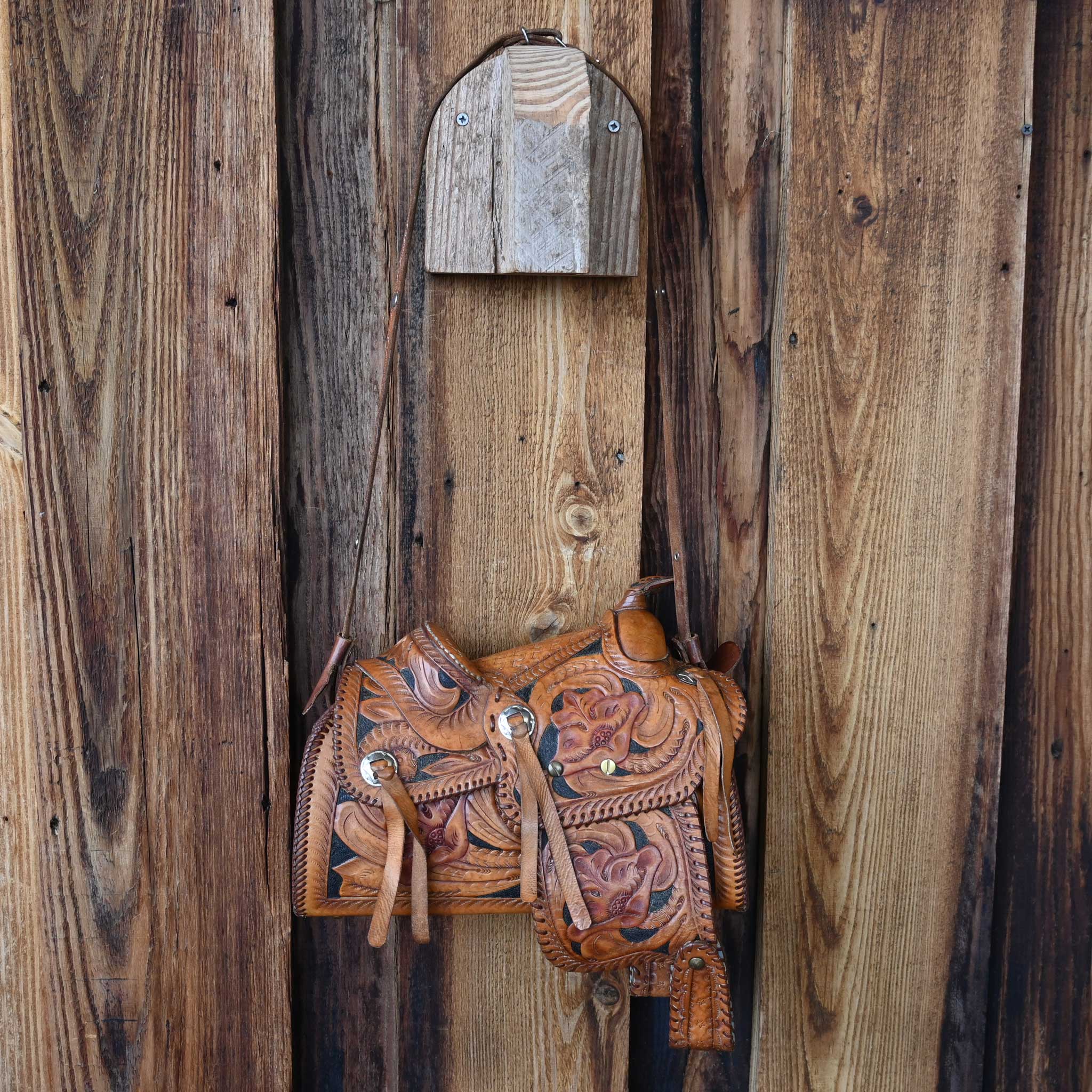 1970's - 1980's Tooled Leather Saddle Purse - Image 2