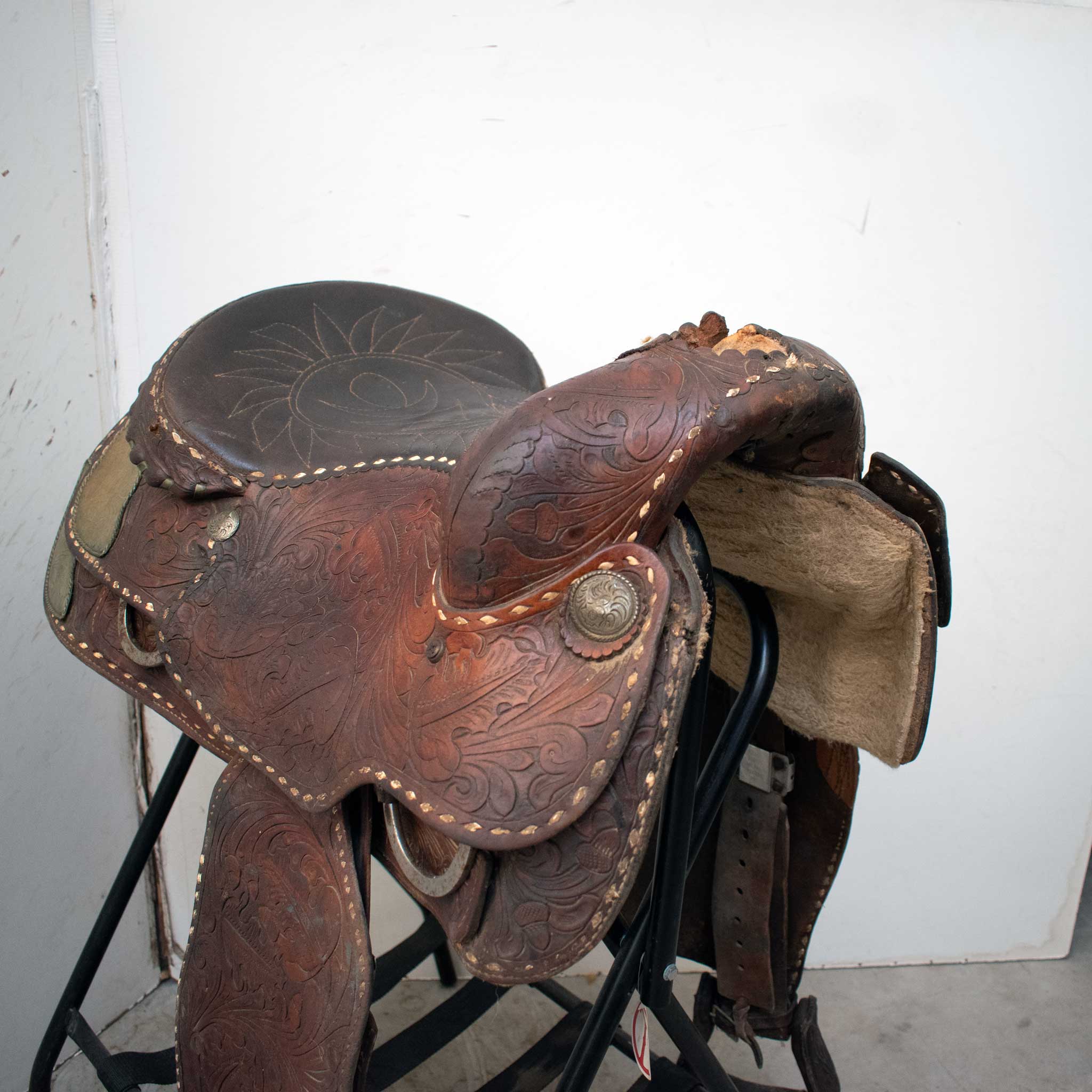 Used 15" Non-Rider Saddle Decor Only Saddle - Image 10