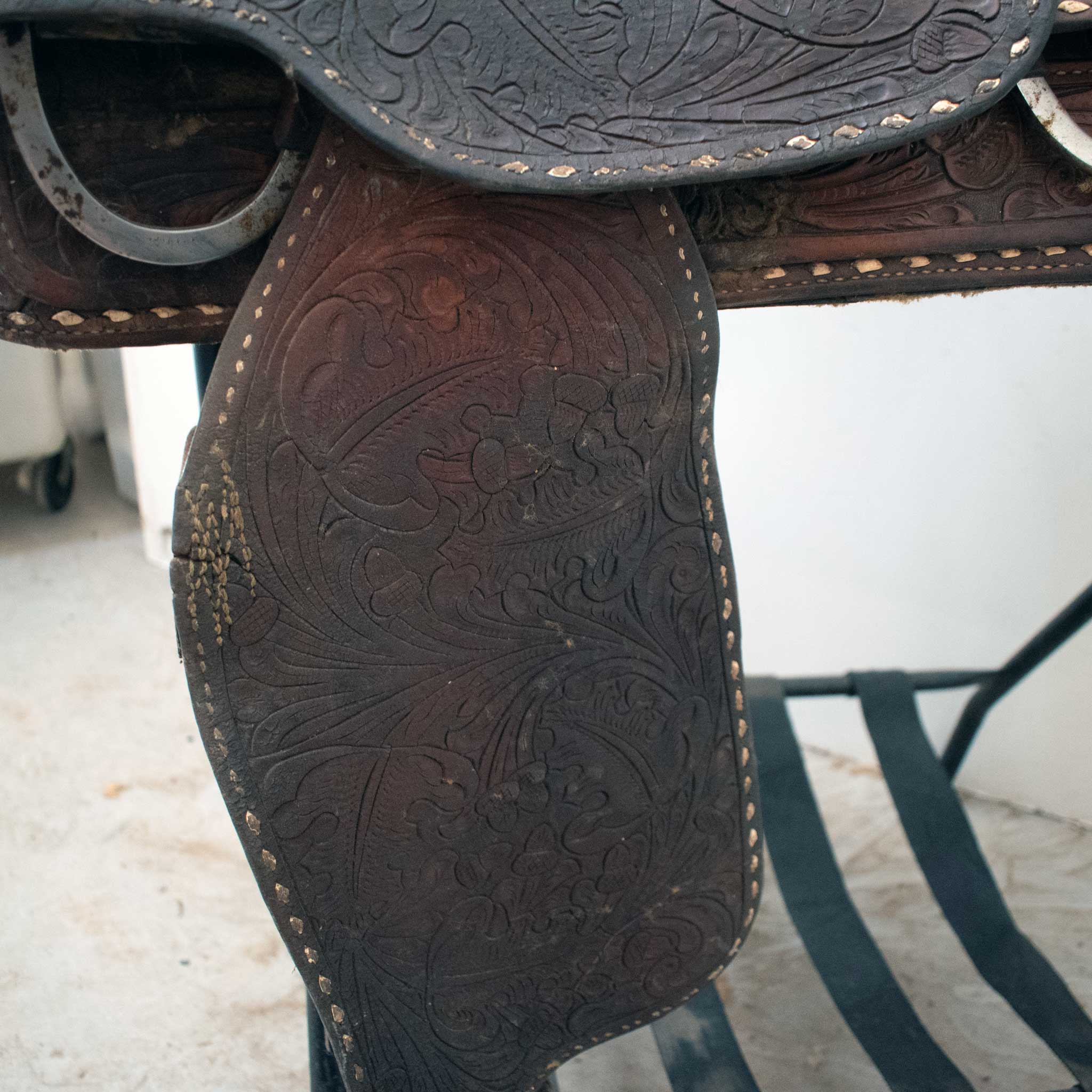Used 15" Non-Rider Saddle Decor Only Saddle - Image 2
