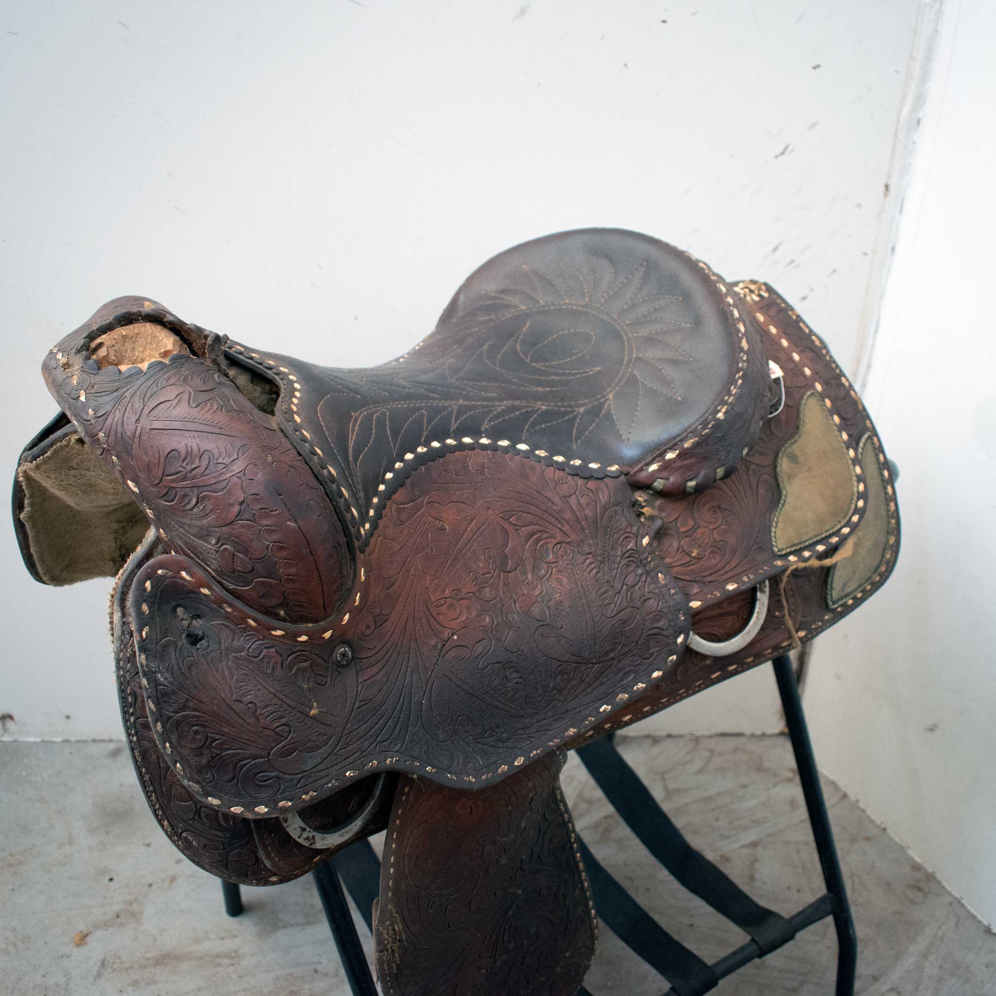 Used 15" Non-Rider Saddle Decor Only Saddle - Image 3