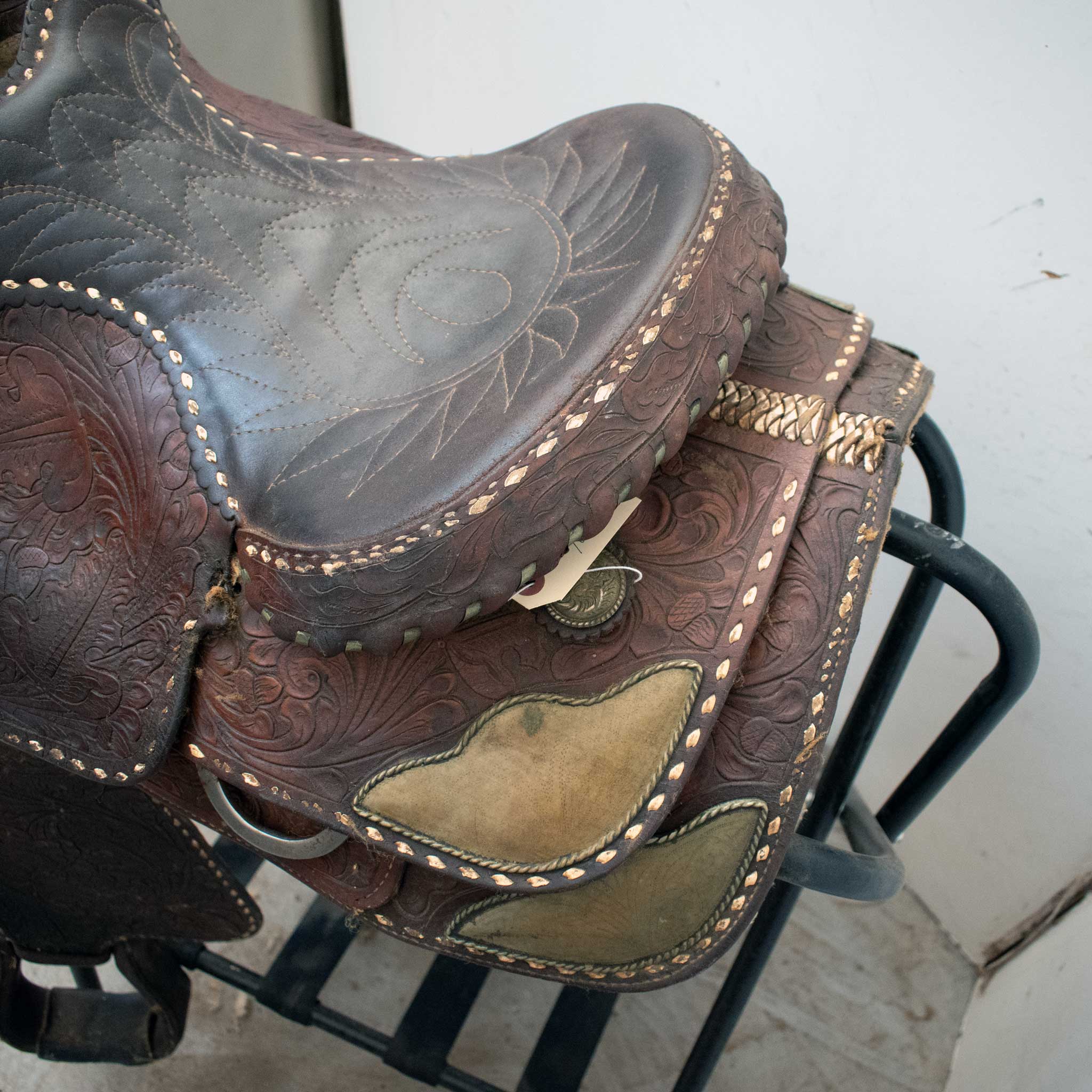 Used 15" Non-Rider Saddle Decor Only Saddle - Image 5