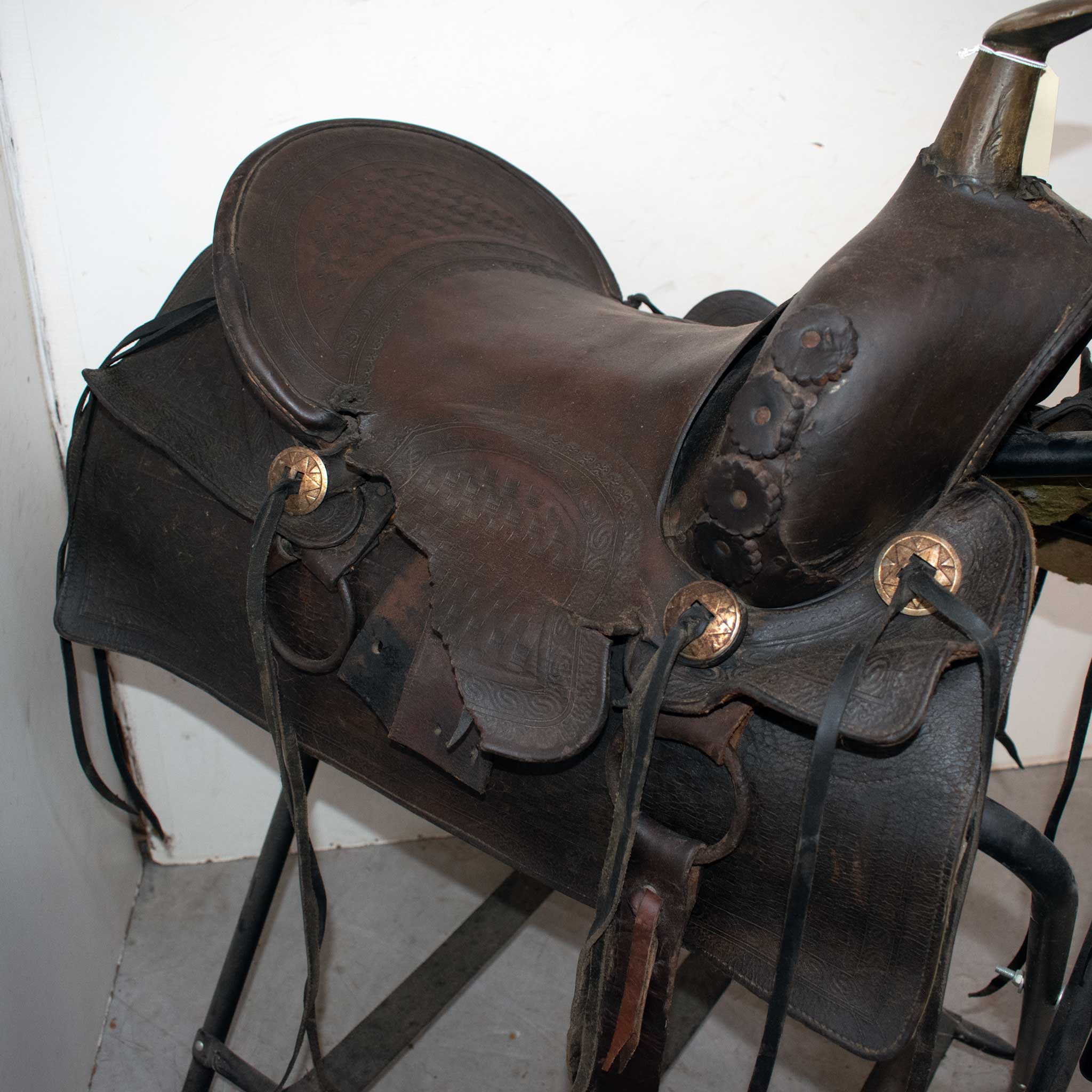 Used 15" Non-Rider Decor Only Saddle - Image 5