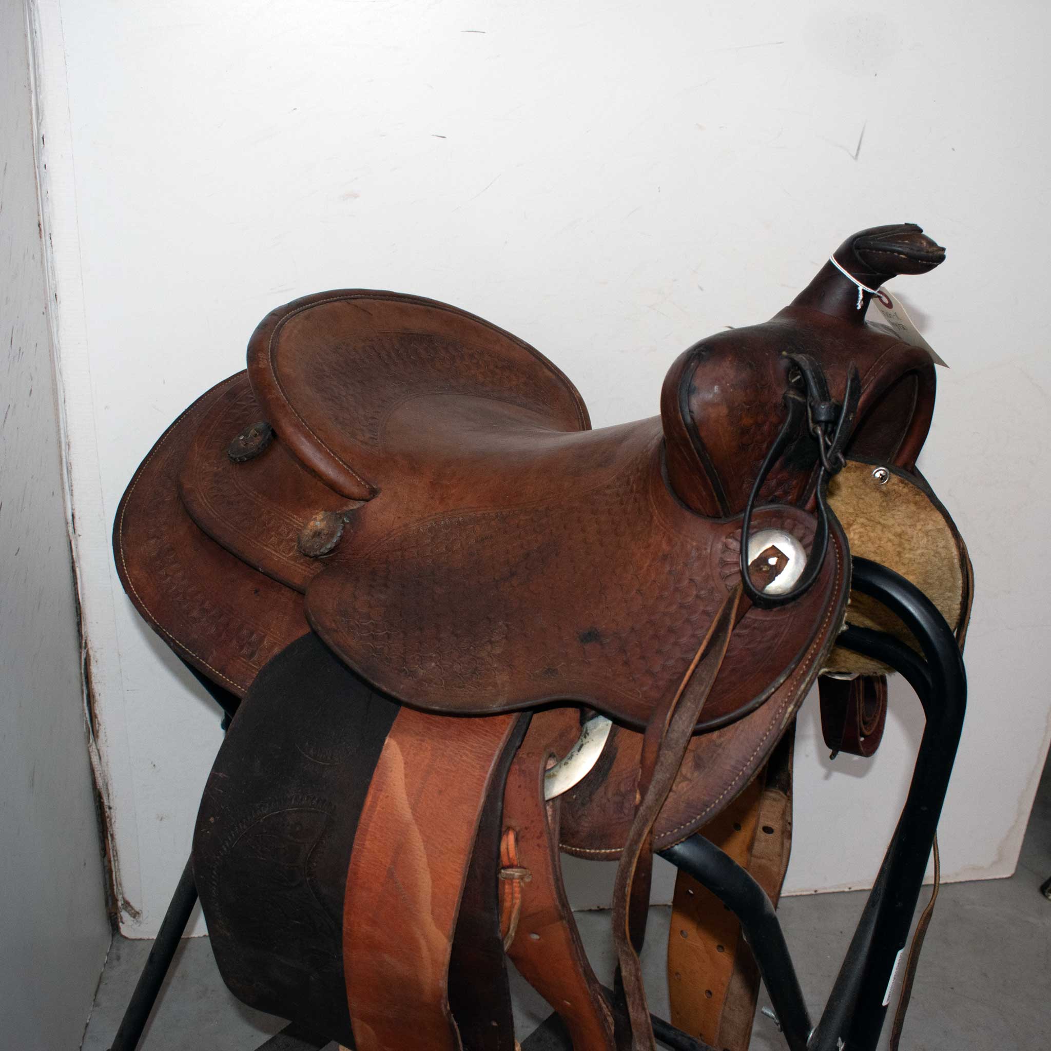 Used 14.5" Non-Rider Decor Only Saddle - Image 6