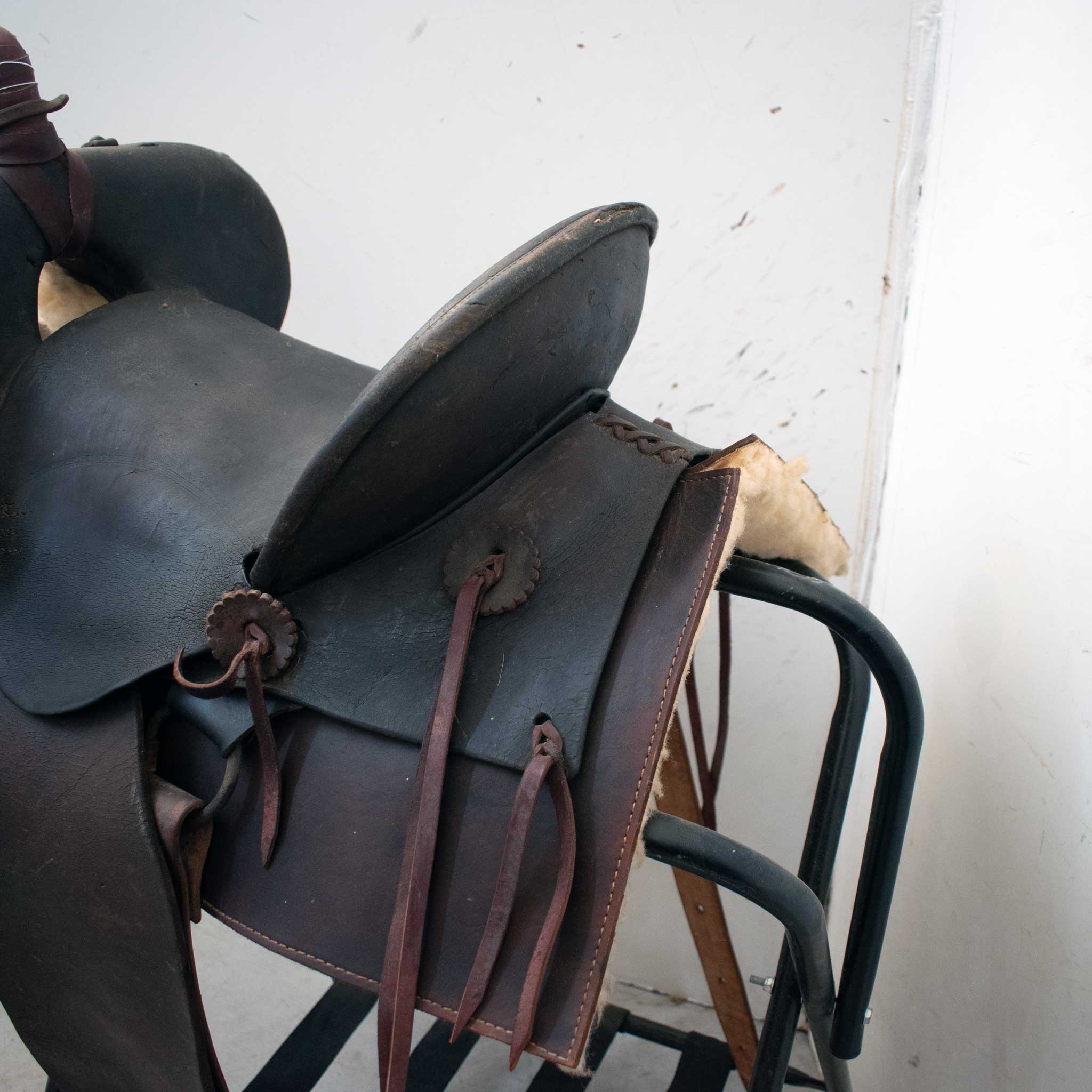 Used 14.5" Non-Rider Decor Saddle - Image 3