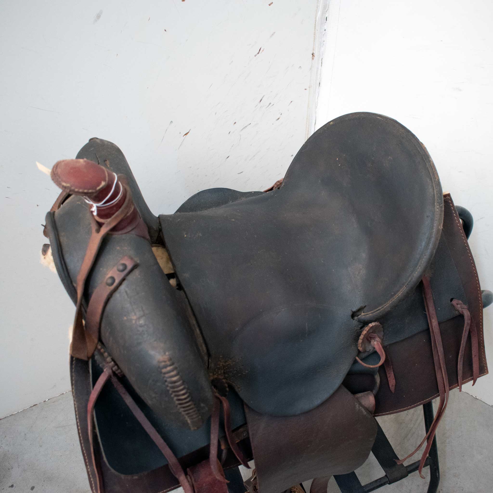 Used 14.5" Non-Rider Decor Saddle - Image 4
