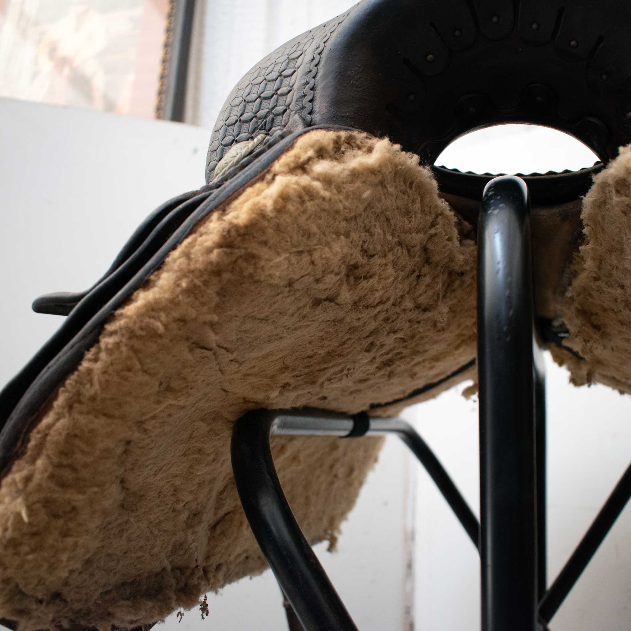 Used 17" Bob Marshall Non-Rider Saddle - Image 7