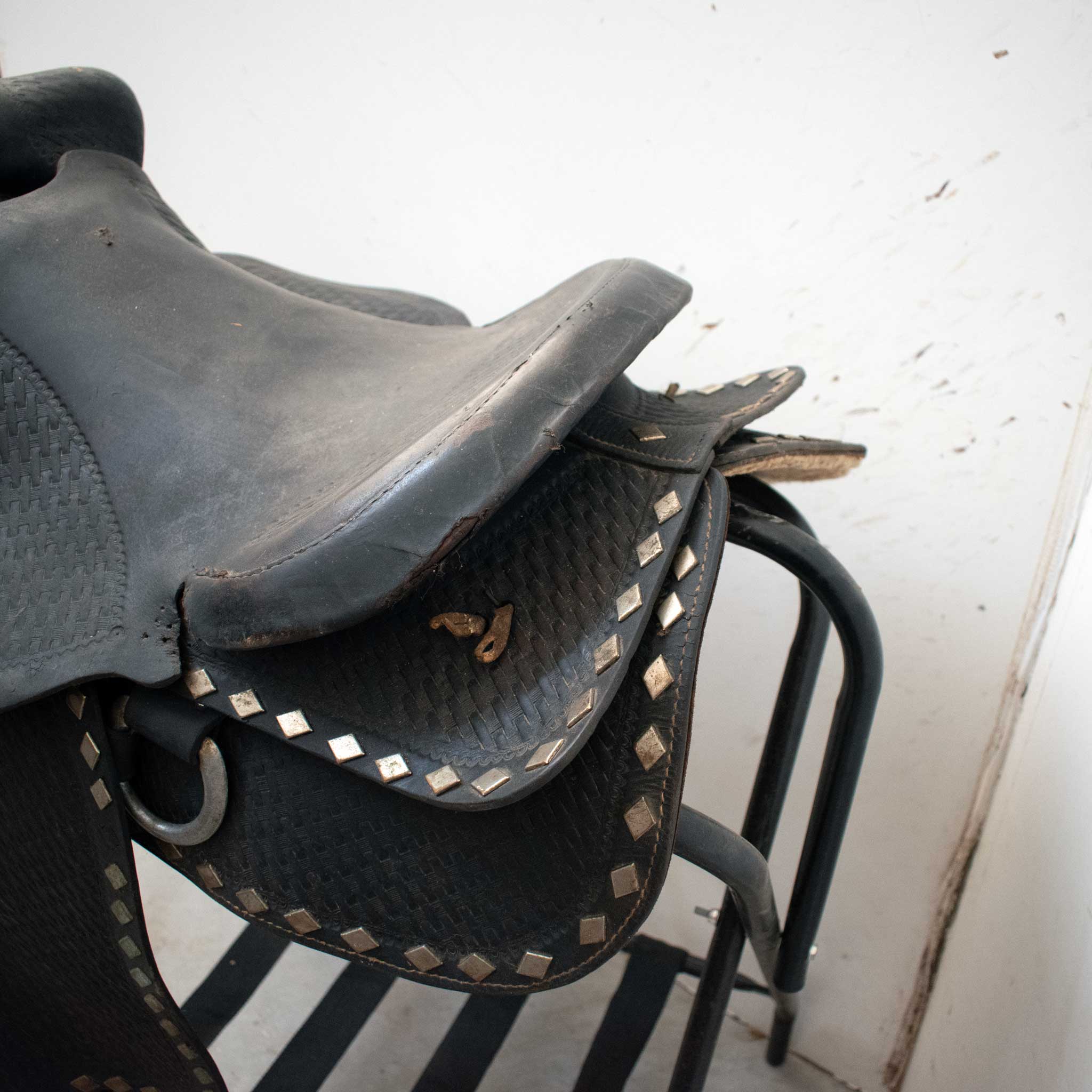 Used 15" Non-Rider Decor Saddle - Image 4