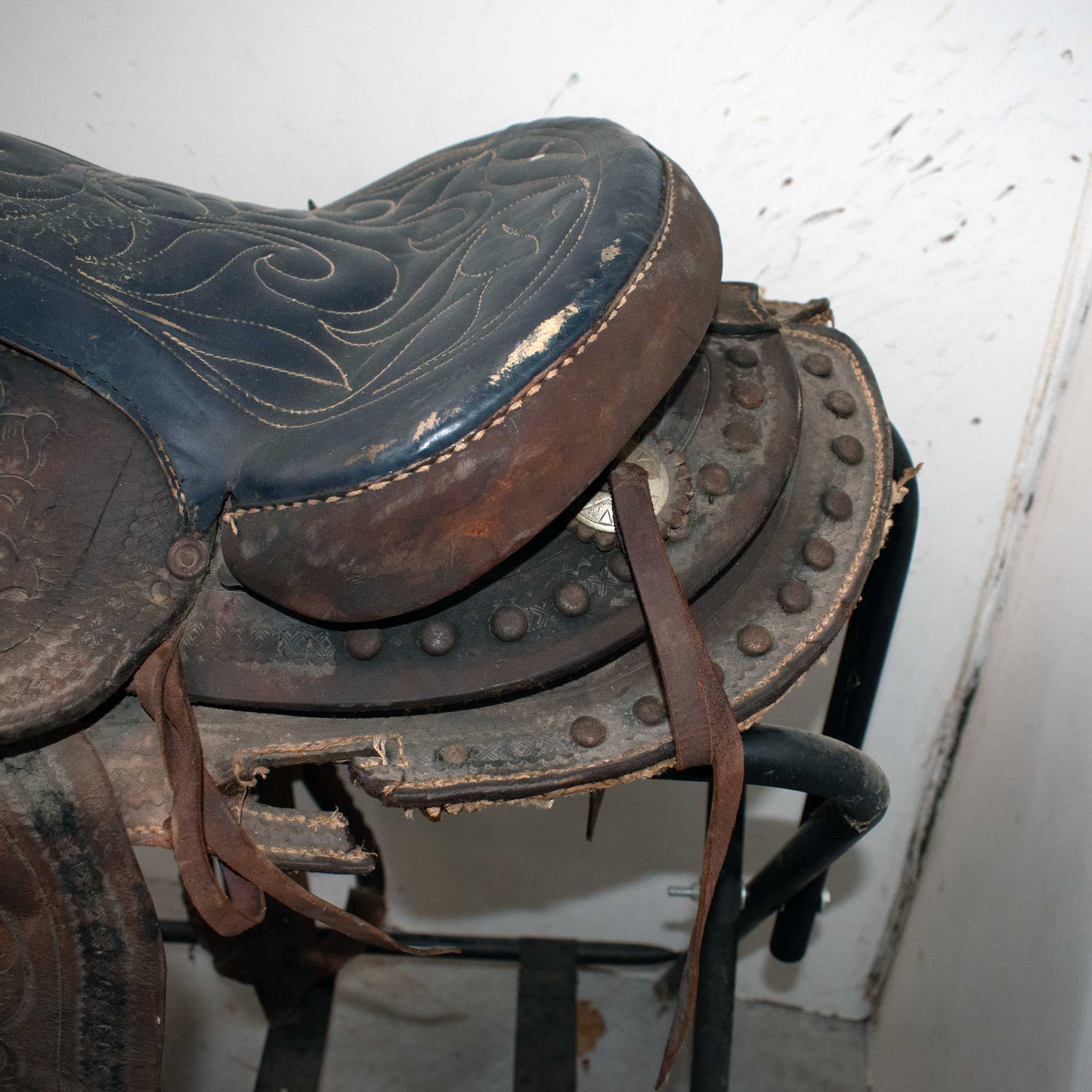 Used 16" Non-Rider Decor Only Saddle - Image 2
