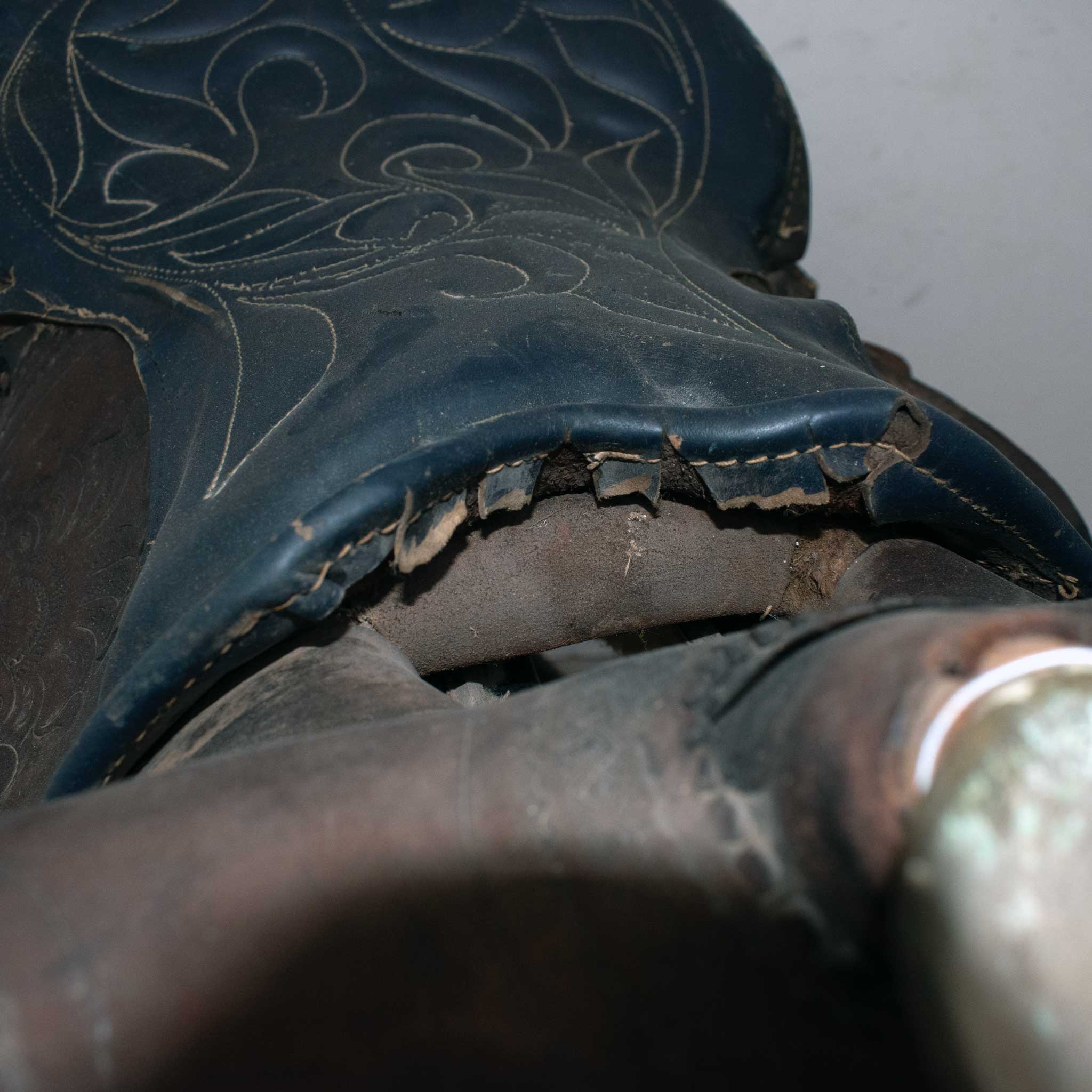 Used 16" Non-Rider Decor Only Saddle - Image 3