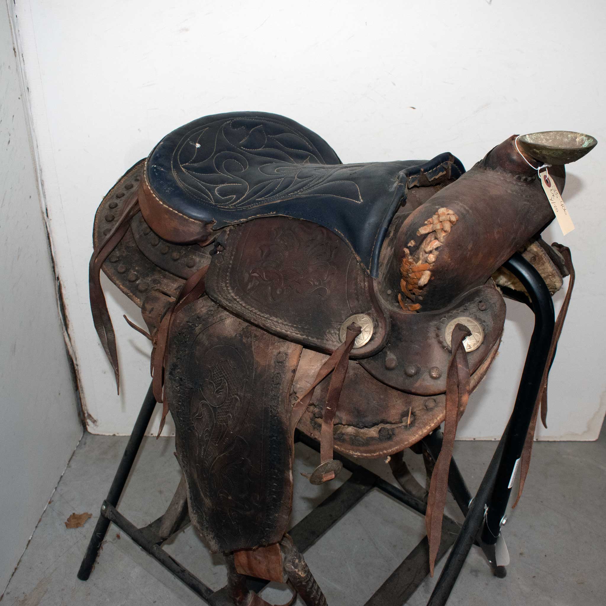 Used 16" Non-Rider Decor Only Saddle - Image 4
