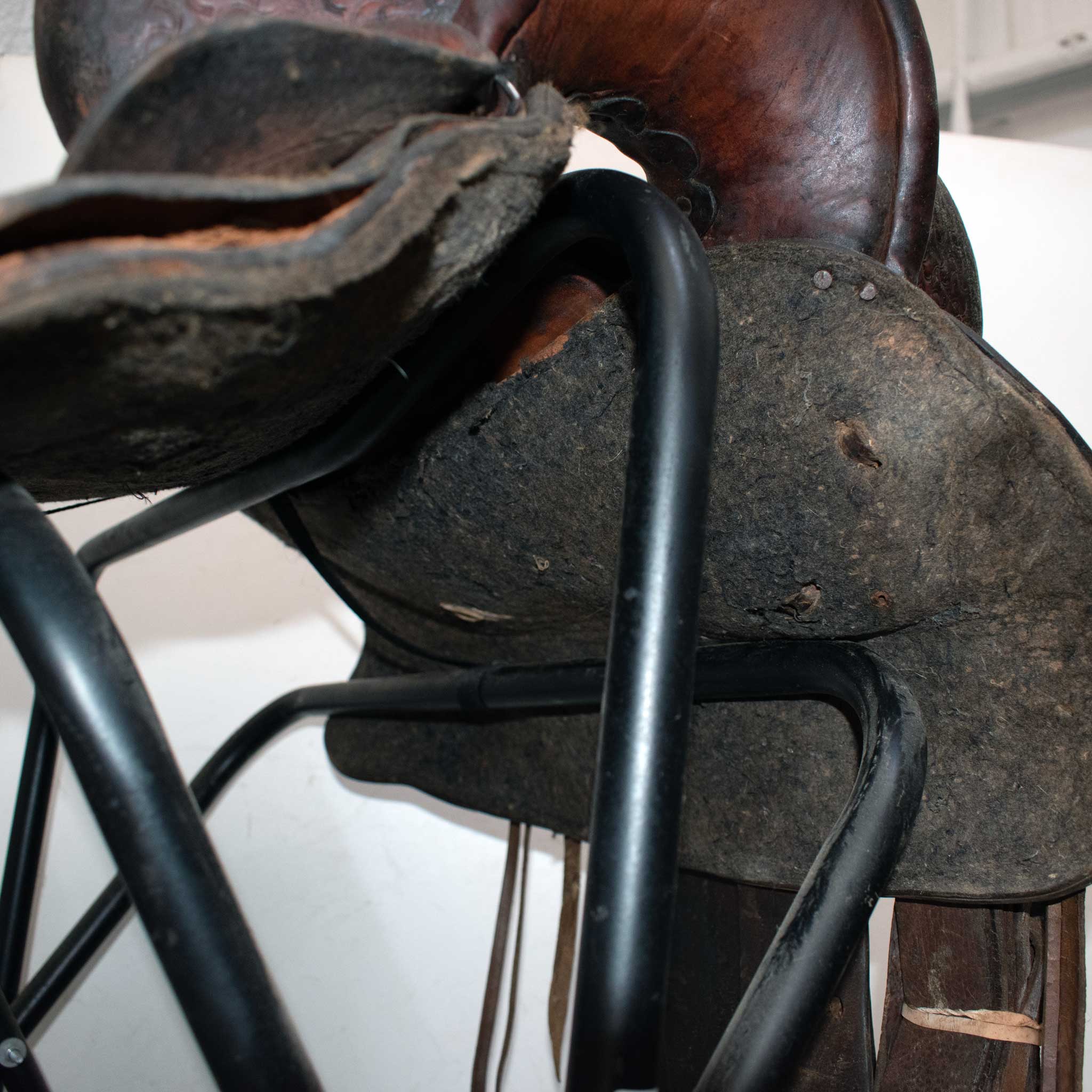 Used 15" Non-Rider Decor Only Saddle - Image 7