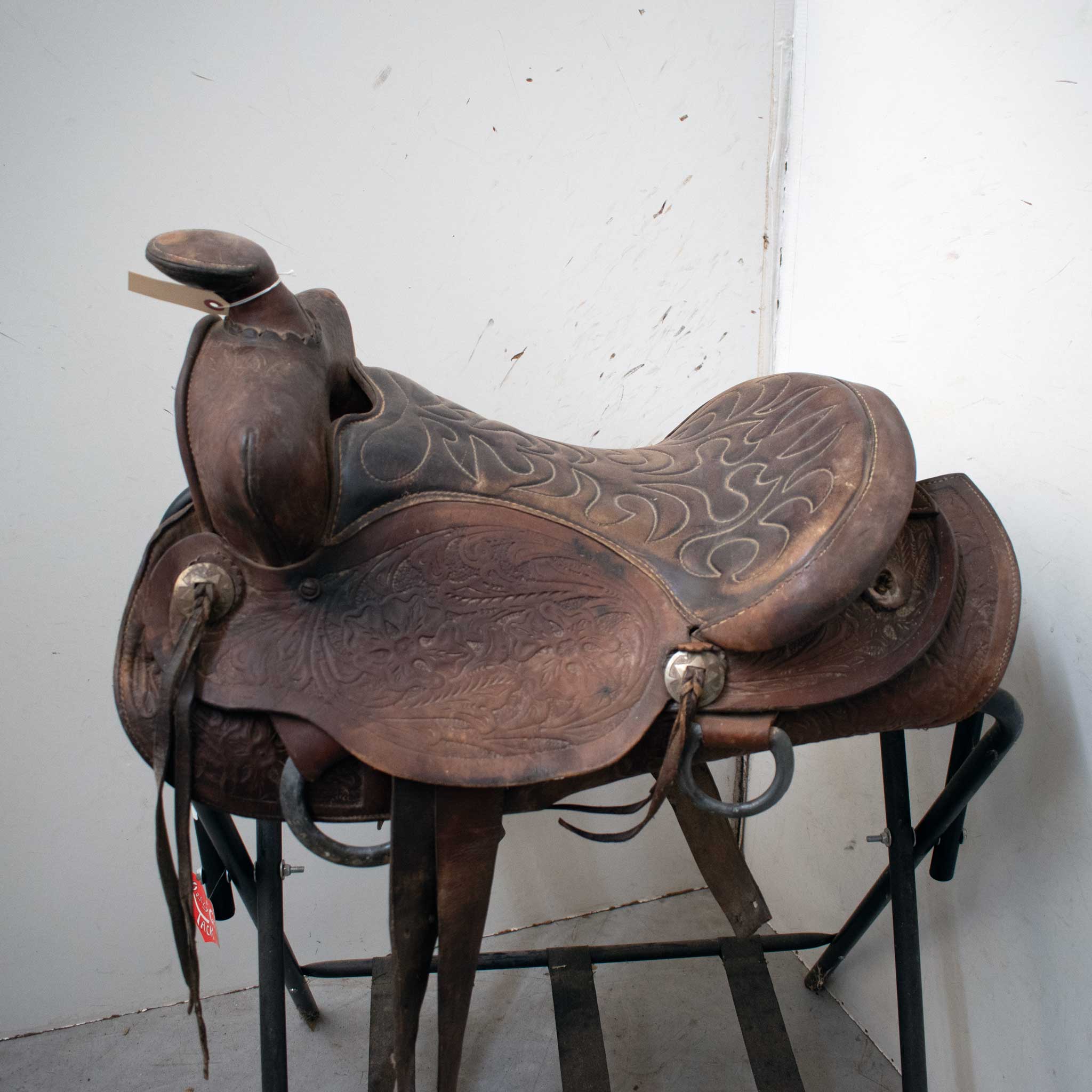 Used 15" Non-Rider Decor Only Saddle - Image 2