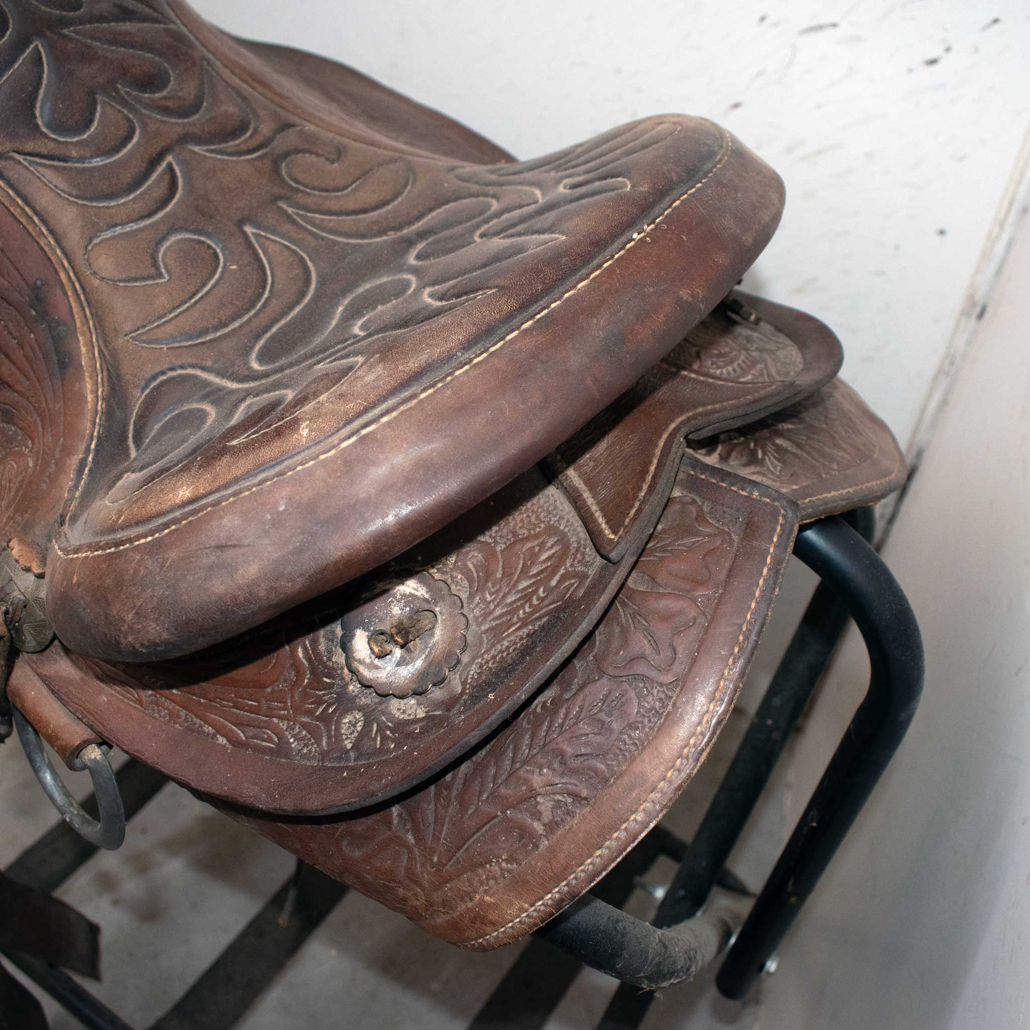 Used 15" Non-Rider Decor Only Saddle - Image 3