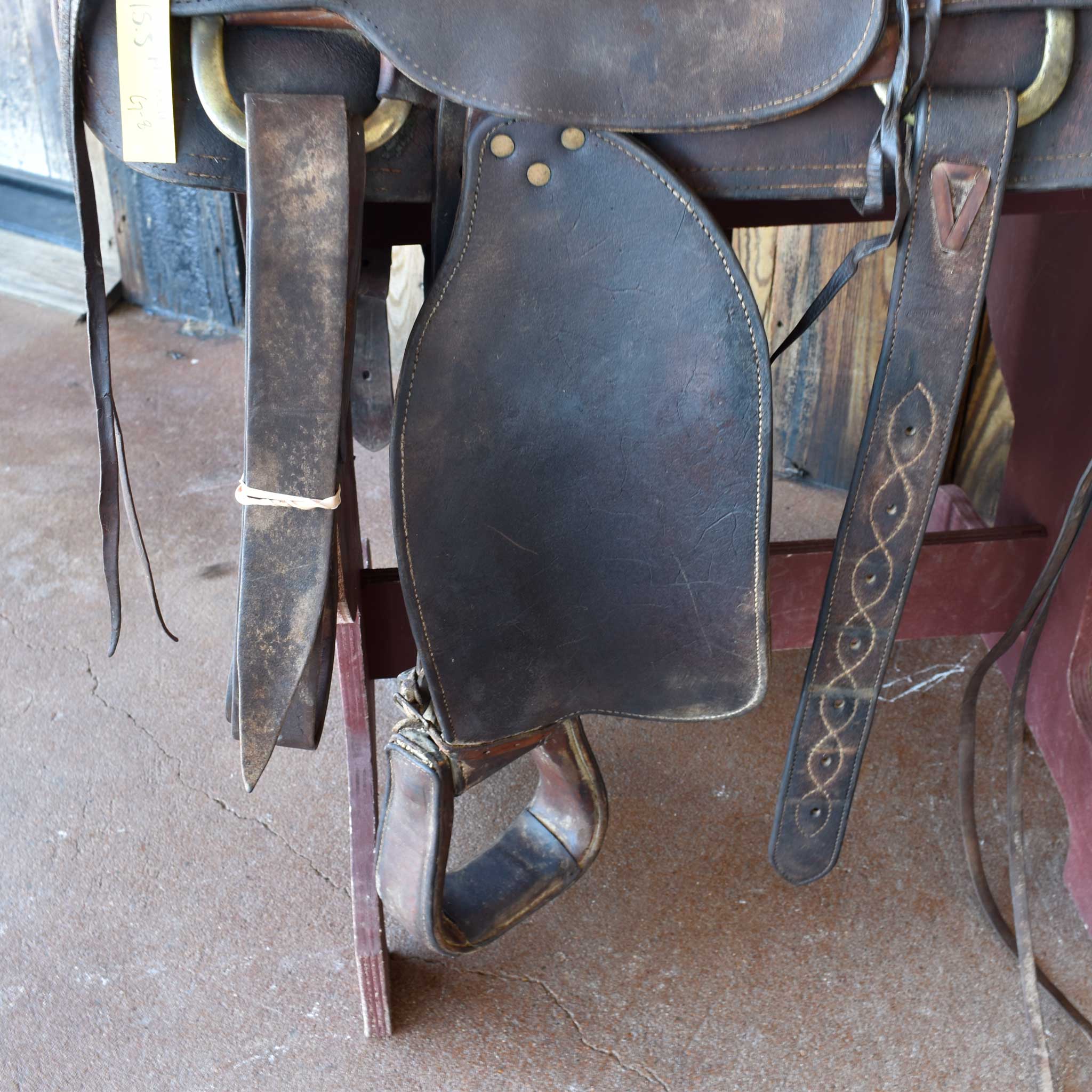 Used 15.5" Hissell Non-Rider Saddle - Image 3