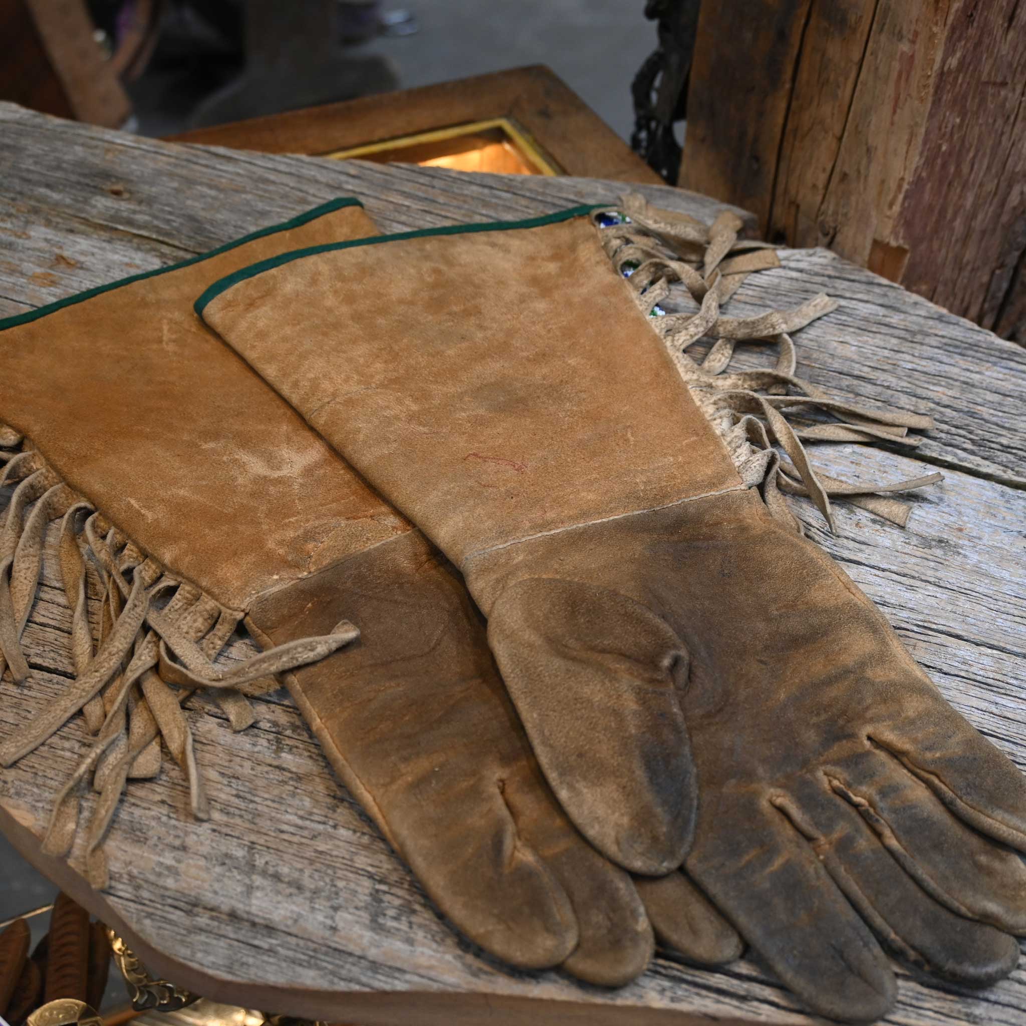 Vintage 1880's Sioux Indian guilled bead gauntlets - Image 4